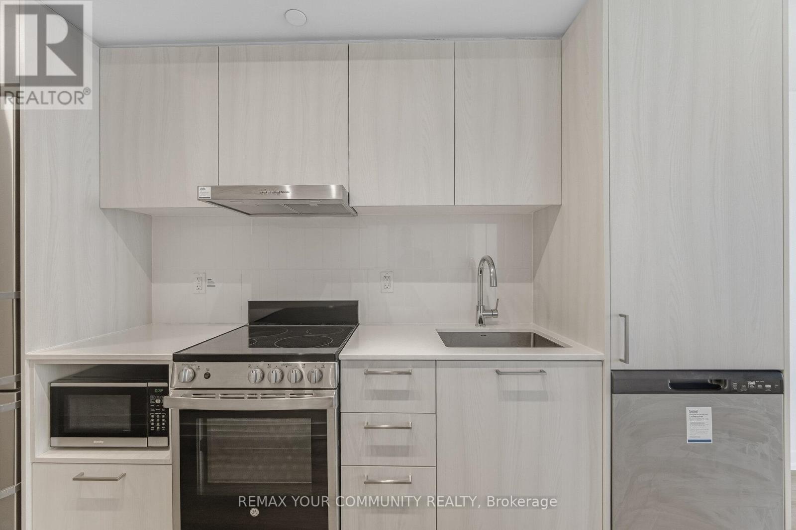 3002 - 195 Commerce Street, Vaughan, Ontario  L4K 0P9 - Photo 13 - N12843366