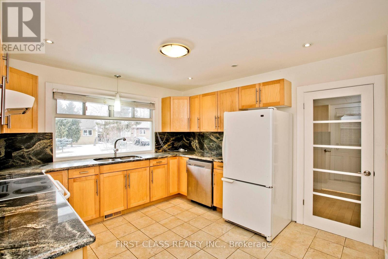 Main Floor - 12 Cartier Crescent, Richmond Hill, Ontario  L4C 2N1 - Photo 4 - N12843370