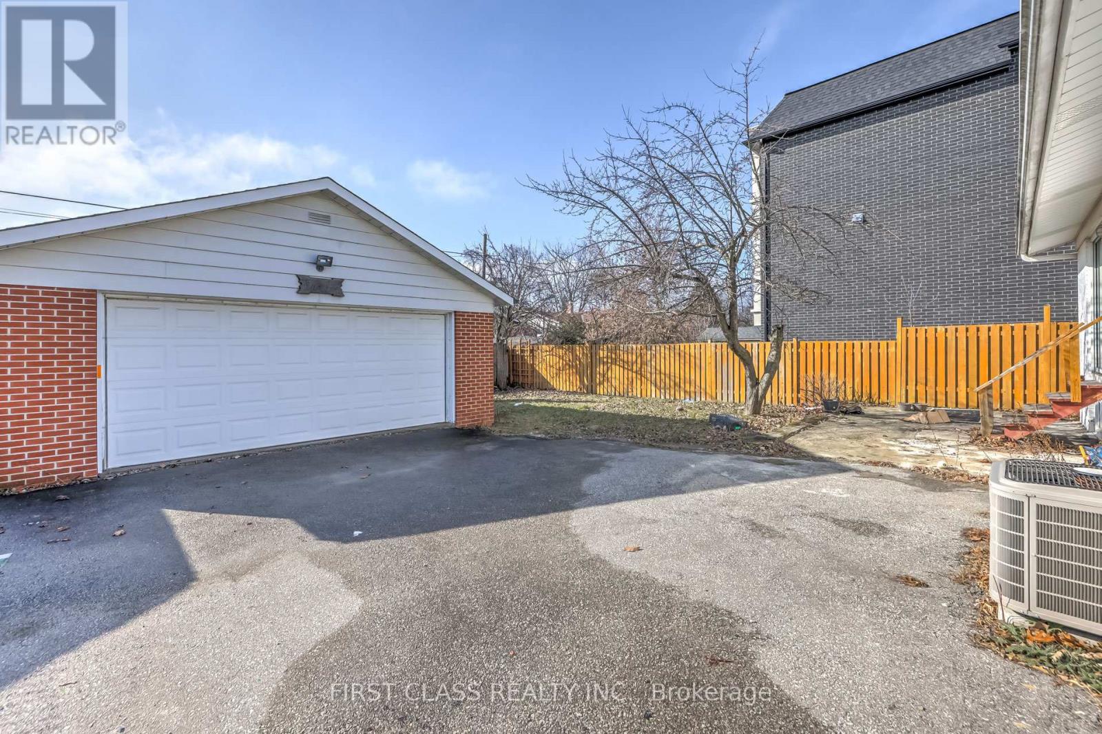 Main Floor - 12 Cartier Crescent, Richmond Hill, Ontario  L4C 2N1 - Photo 5 - N12843370