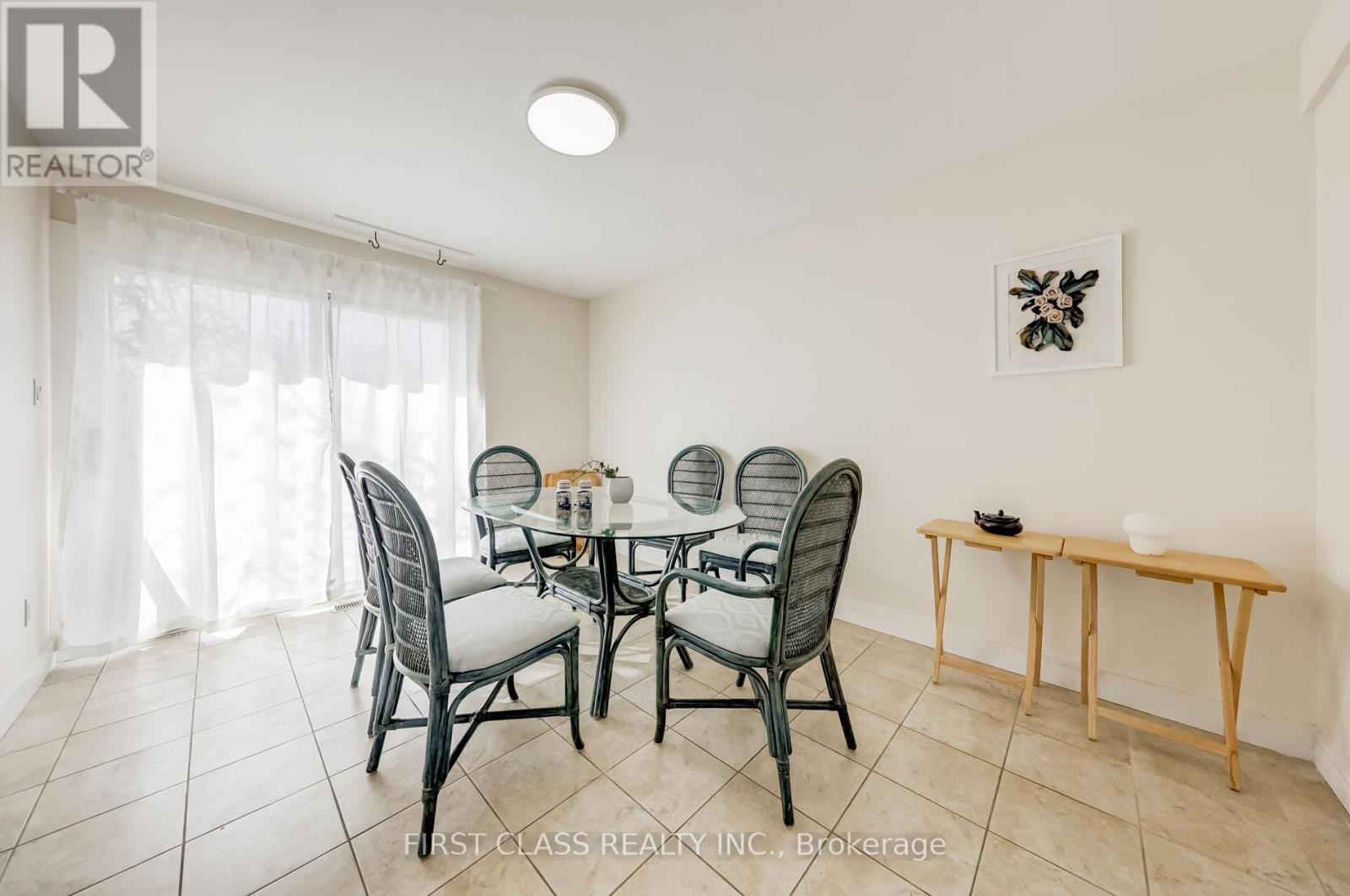 Main Floor - 12 Cartier Crescent, Richmond Hill, Ontario  L4C 2N1 - Photo 7 - N12843370