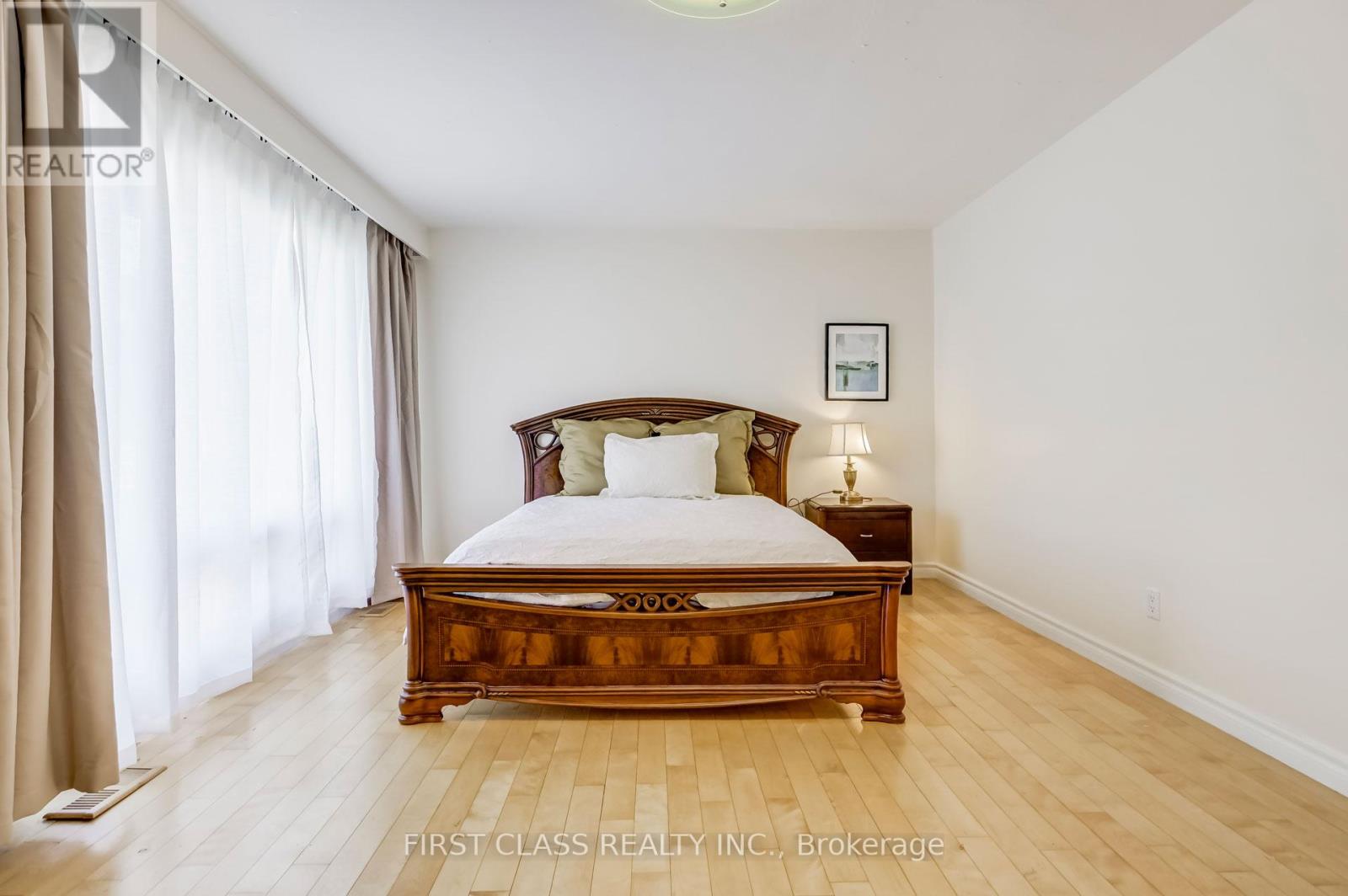 Main Floor - 12 Cartier Crescent, Richmond Hill, Ontario  L4C 2N1 - Photo 9 - N12843370