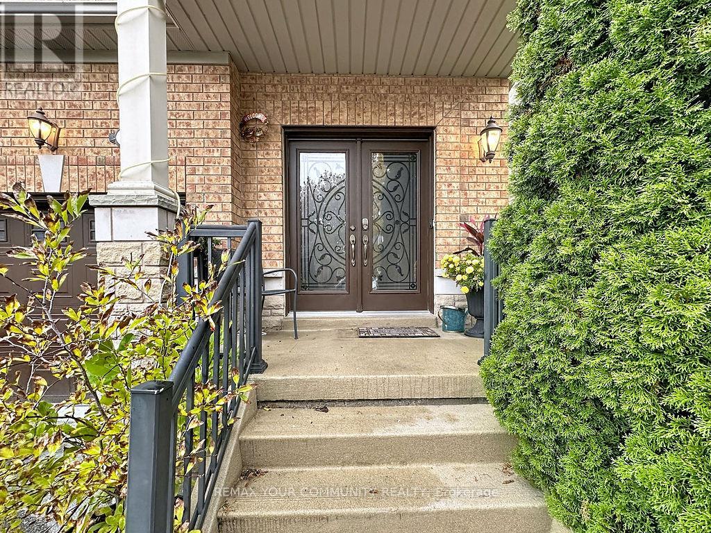 281 Lauderdale Drive, Vaughan (Patterson), Ontario  L6A 0N6 - Photo 2 - N12843396