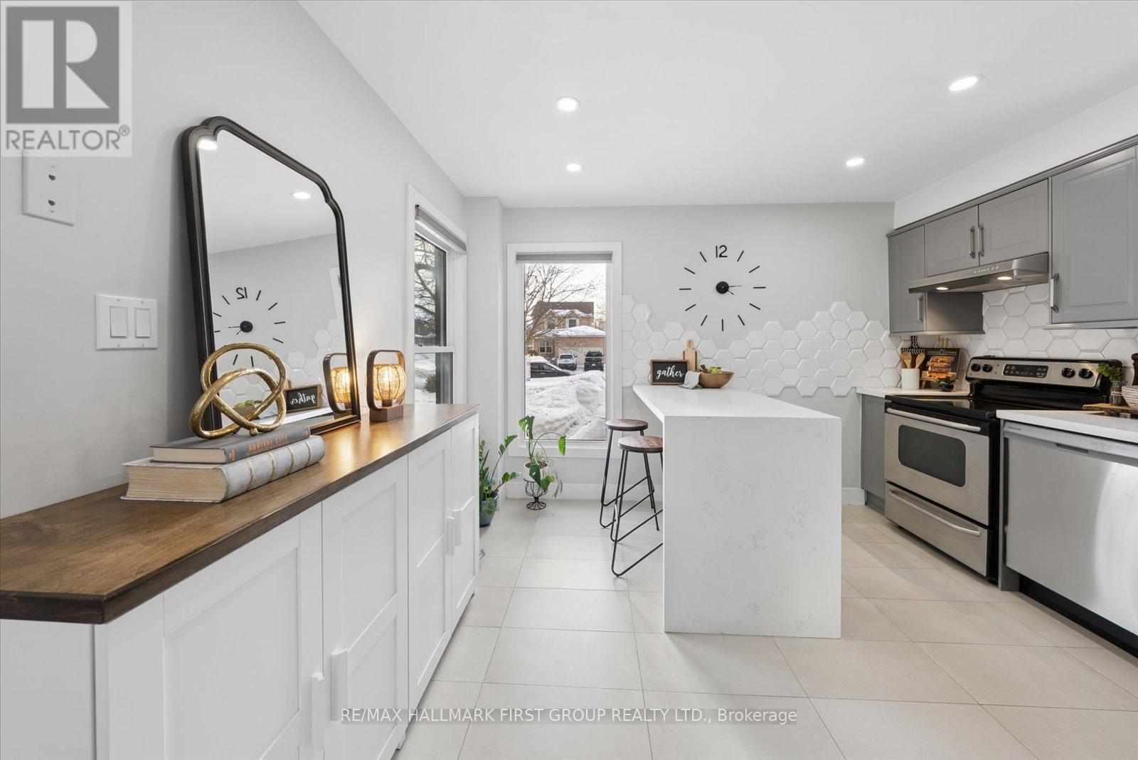 101 Natanya Boulevard, Georgina, Ontario  L4P 3P9 - Photo 13 - N12843432