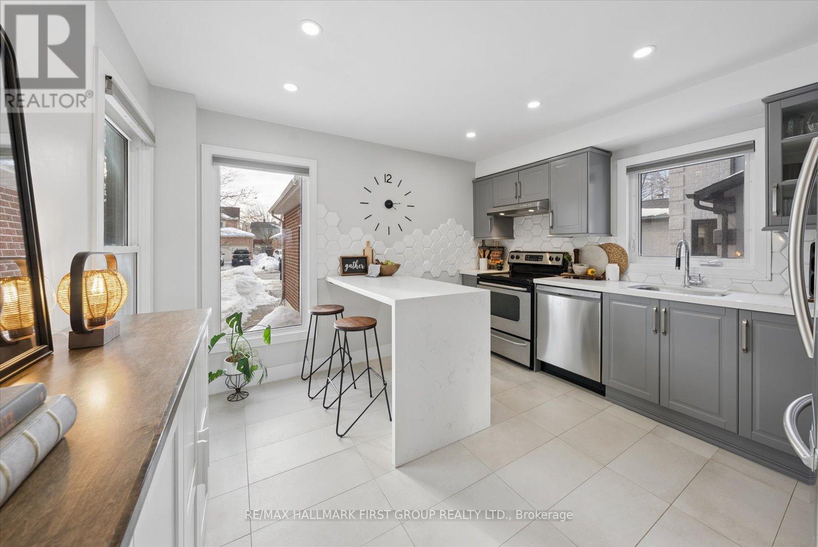 101 Natanya Boulevard, Georgina, Ontario  L4P 3P9 - Photo 14 - N12843432