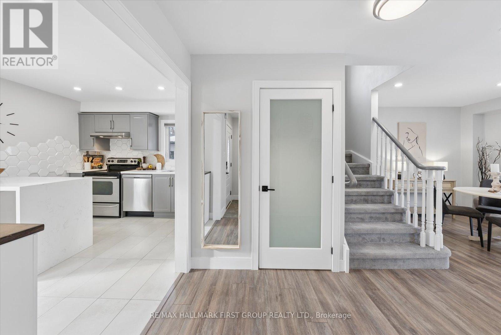 101 Natanya Boulevard, Georgina, Ontario  L4P 3P9 - Photo 5 - N12843432