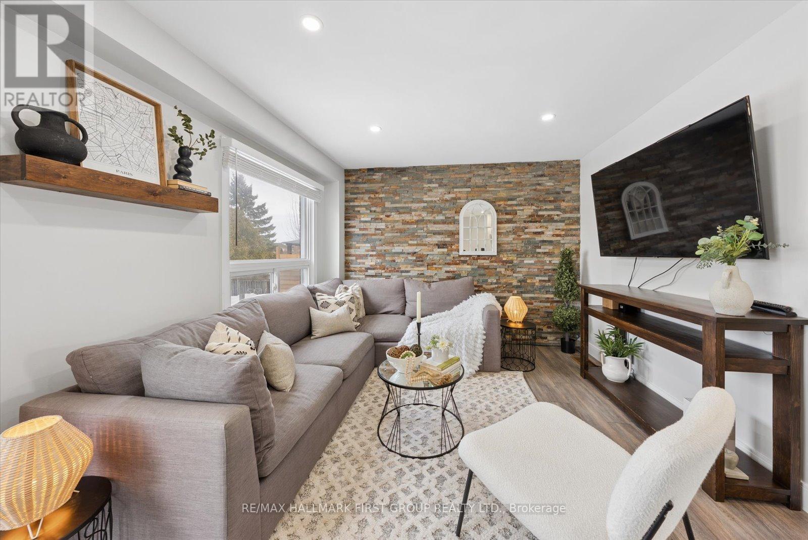 101 Natanya Boulevard, Georgina, Ontario  L4P 3P9 - Photo 8 - N12843432