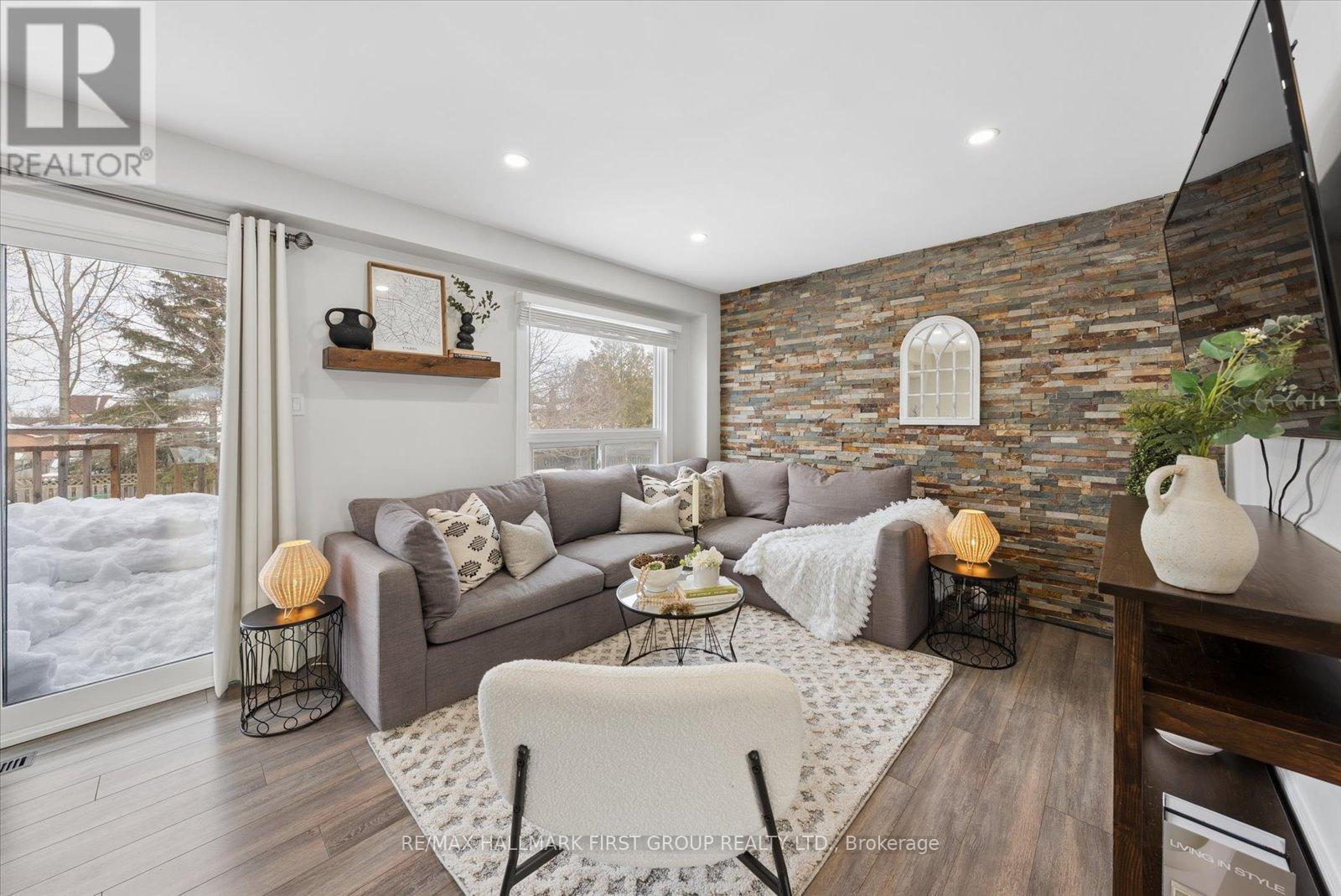 101 Natanya Boulevard, Georgina, Ontario  L4P 3P9 - Photo 9 - N12843432