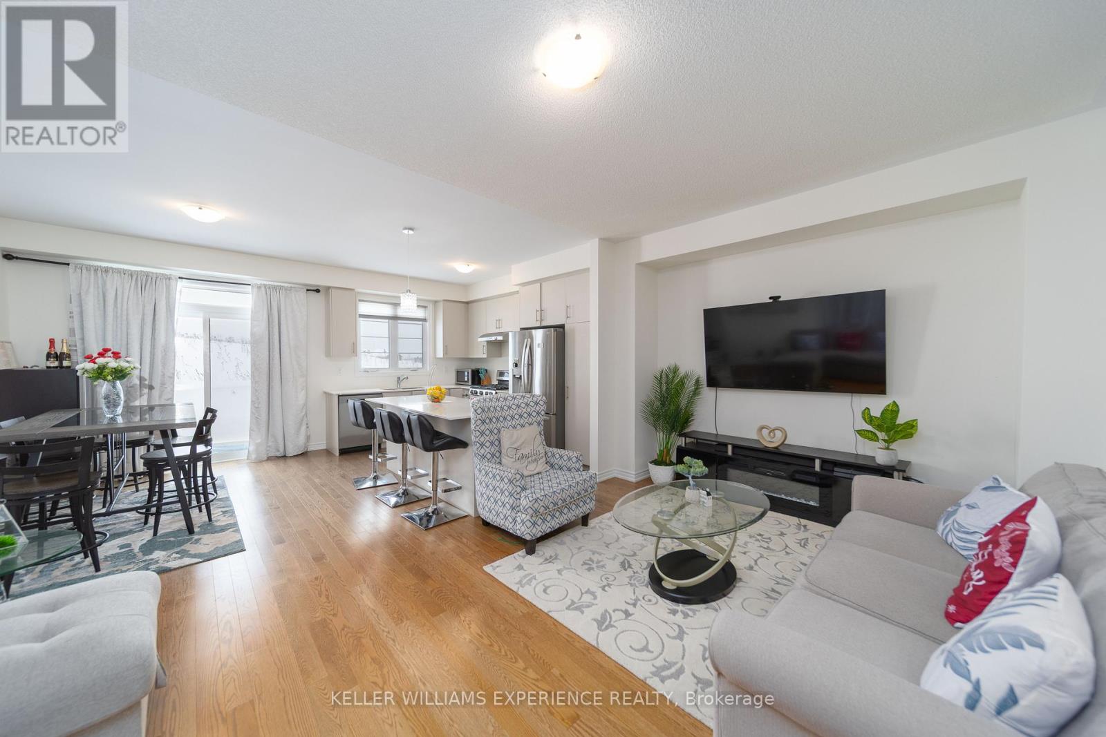 82 Phoenix Boulevard, Barrie, Ontario  L9S 2Z5 - Photo 8 - S12843190