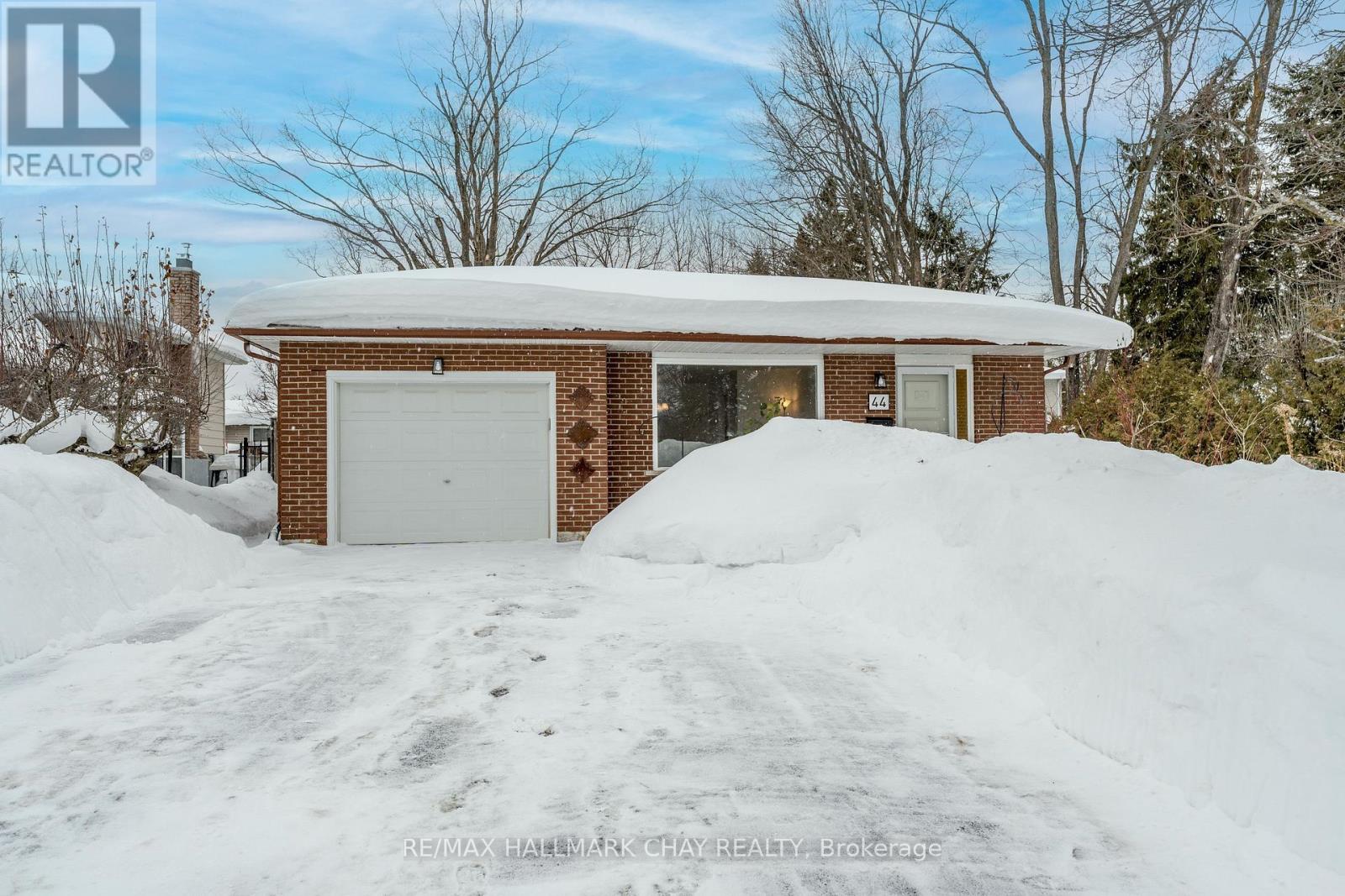 44 Belcourt Avenue, Barrie, Ontario  L4M 4E4 - Photo 3 - S12843428