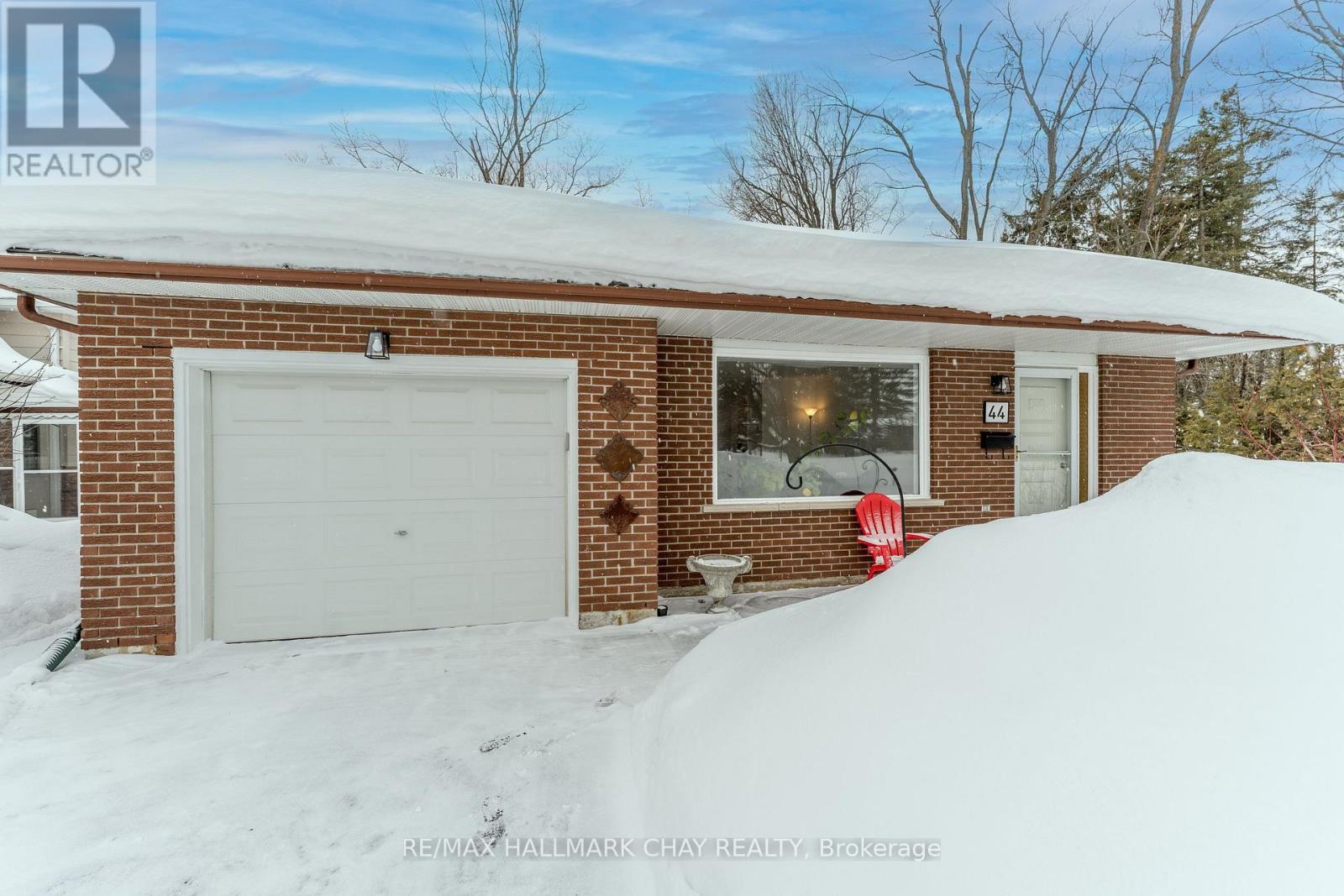 44 Belcourt Avenue, Barrie, Ontario  L4M 4E4 - Photo 4 - S12843428