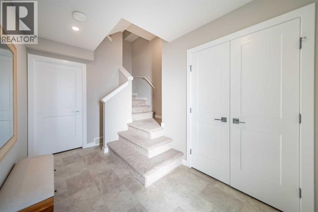 713 Crestridge Common Sw, Calgary, Alberta  T3B 6L6 - Photo 3 - A2276189