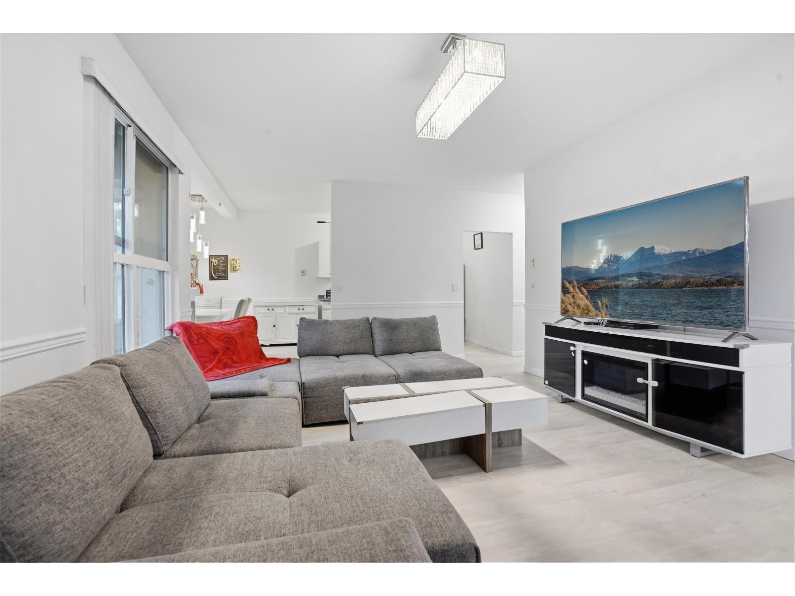 110 14981 101A AVENUE, Surrey, British Columbia