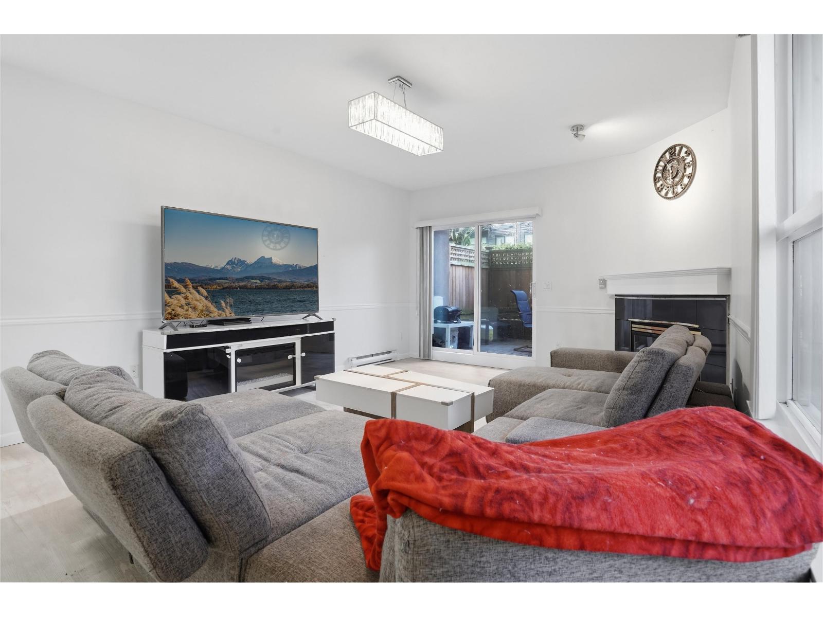 110 14981 101a Avenue, Surrey, British Columbia  V3R 0T1 - Photo 2 - R3094120