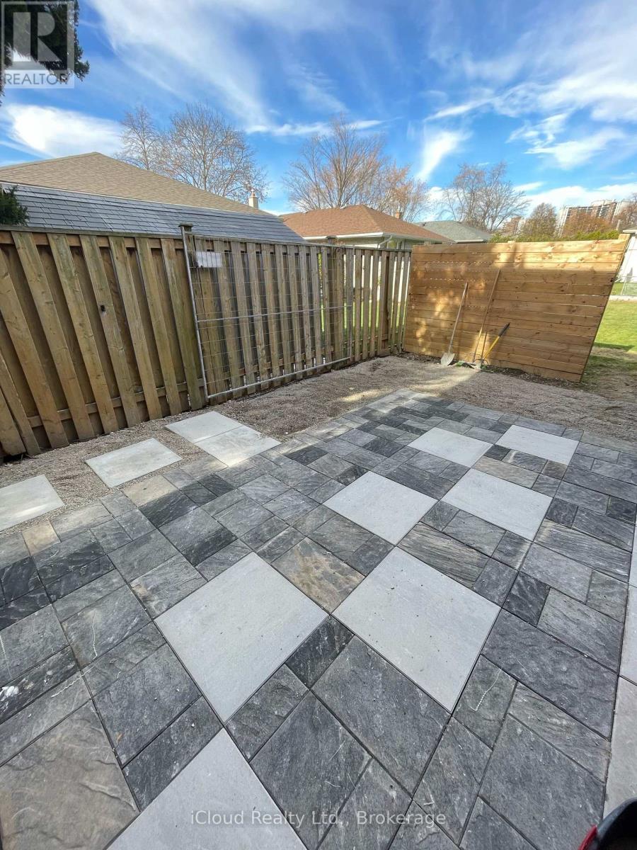 Basement - 22 Decarie Circle, Toronto, Ontario  M9B 3H8 - Photo 5 - W12843216