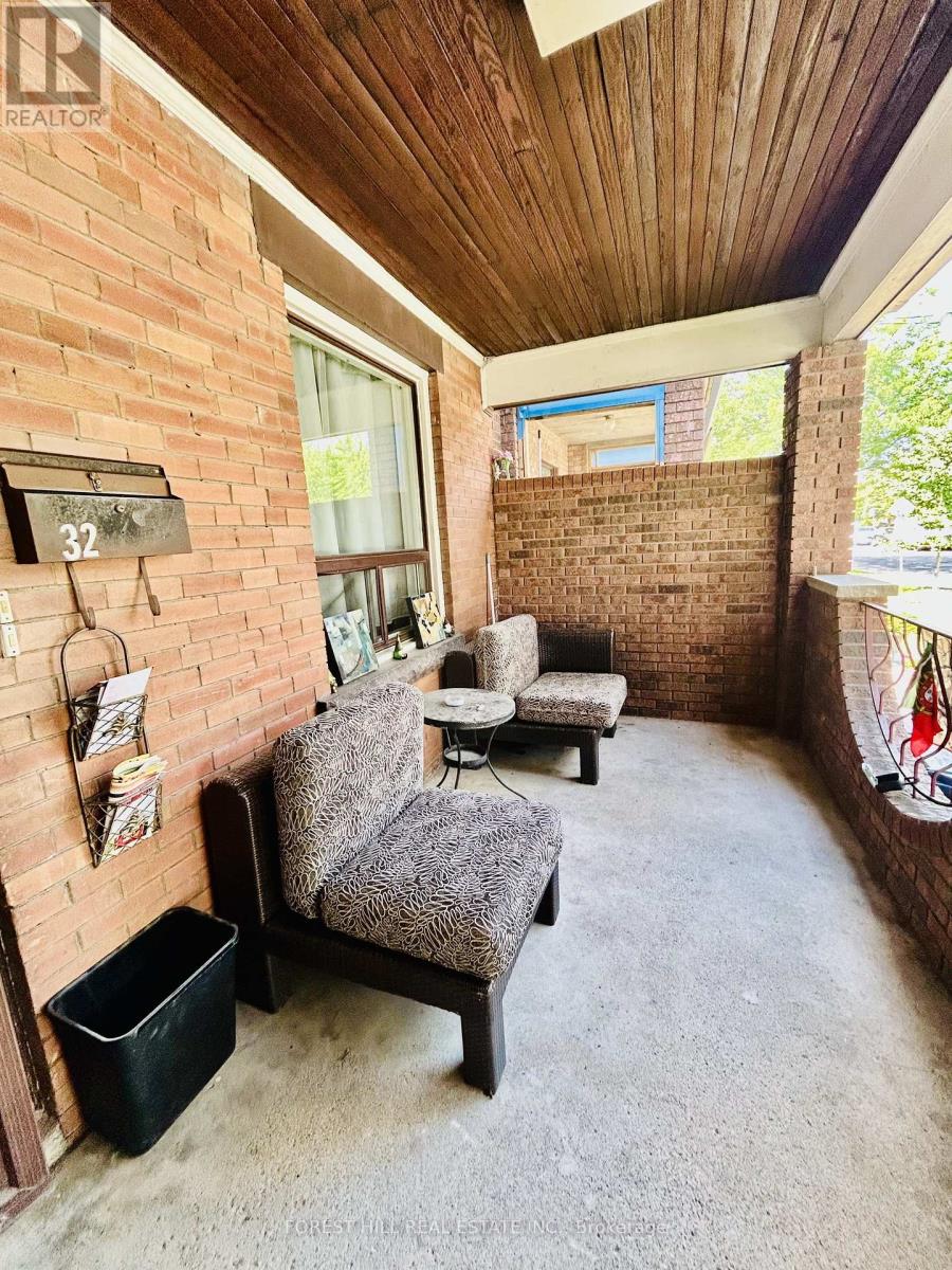 32 Earlscourt Avenue, Toronto, Ontario  M6E 4A6 - Photo 2 - W12843226