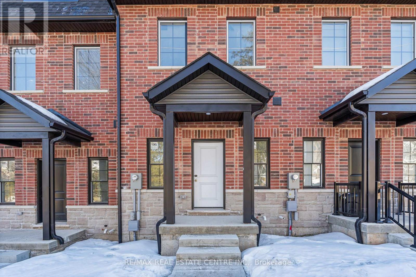 19 James Street, Halton Hills, Ontario  L7G 2H2 - Photo 3 - W12843236