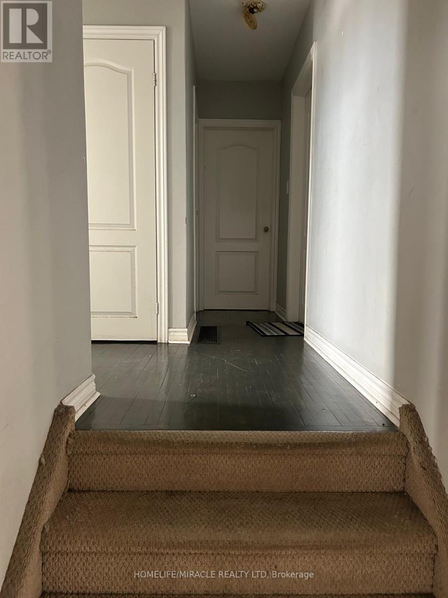 9188 Heritage Road, Brampton, Ontario  L6X 0A1 - Photo 5 - W12843256