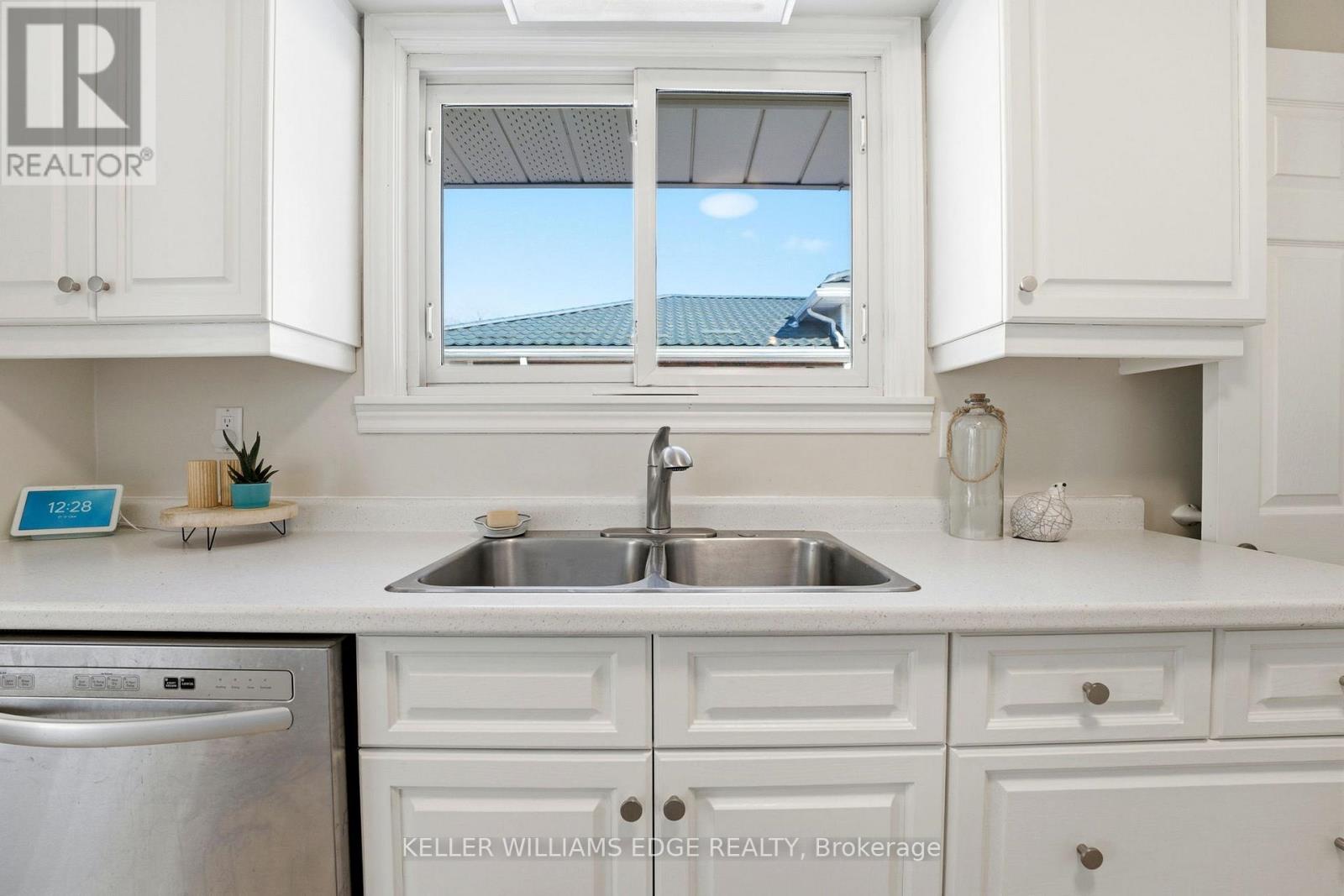 2426 Tait Avenue, Burlington, Ontario  L7P 1H1 - Photo 10 - W12843276