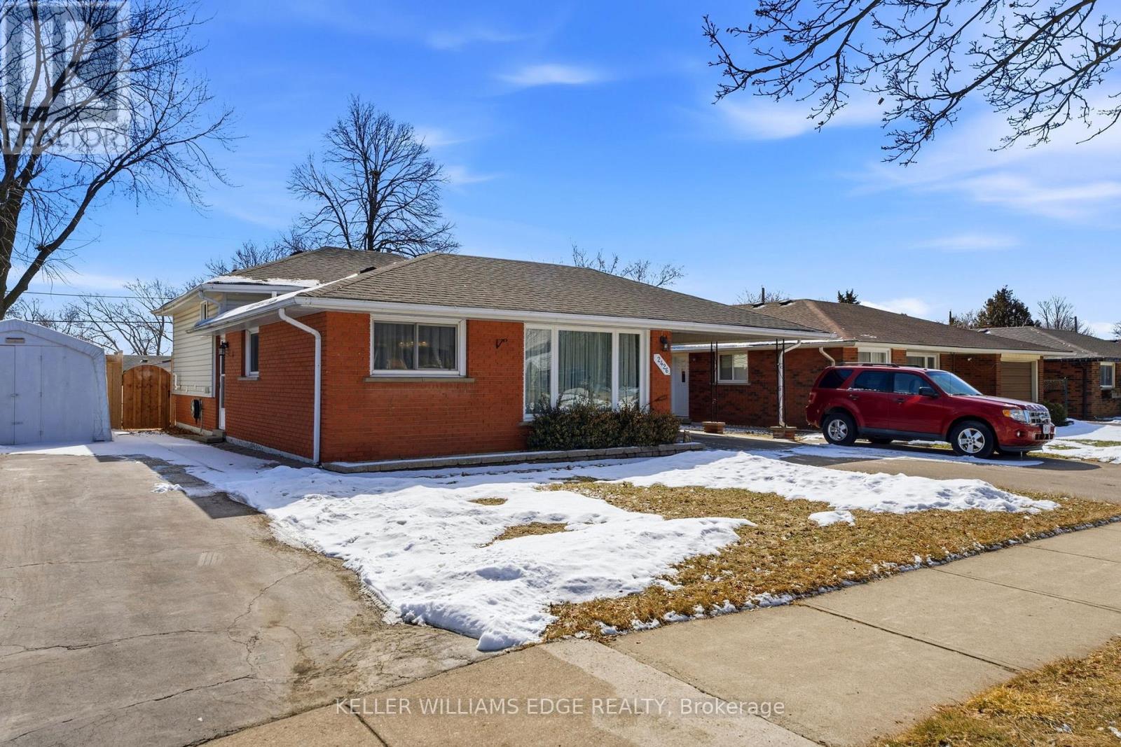 2426 Tait Avenue, Burlington, Ontario  L7P 1H1 - Photo 2 - W12843276