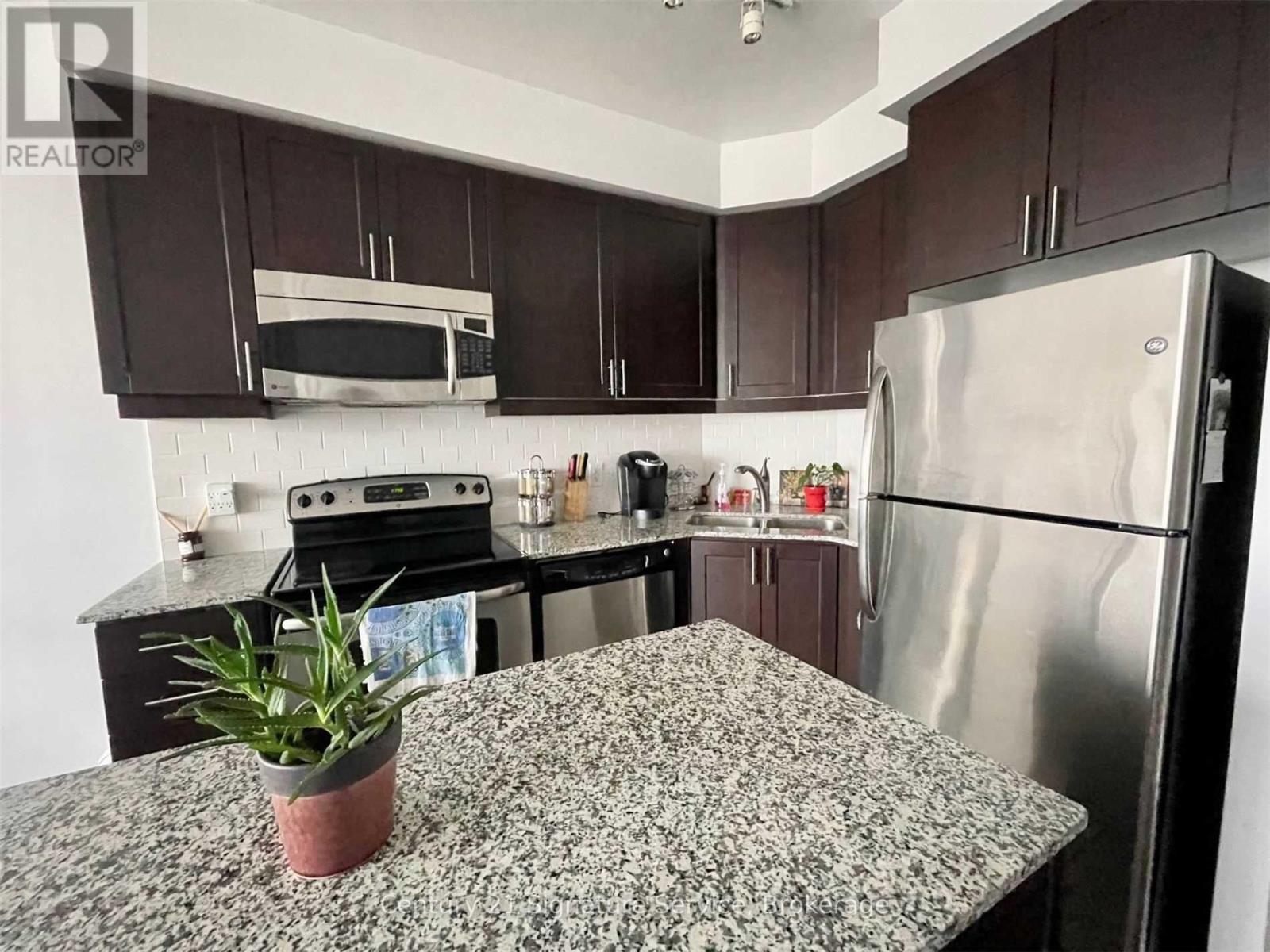 1606 - 223 Webb Drive, Mississauga, Ontario  L5B 0E8 - Photo 10 - W12843312