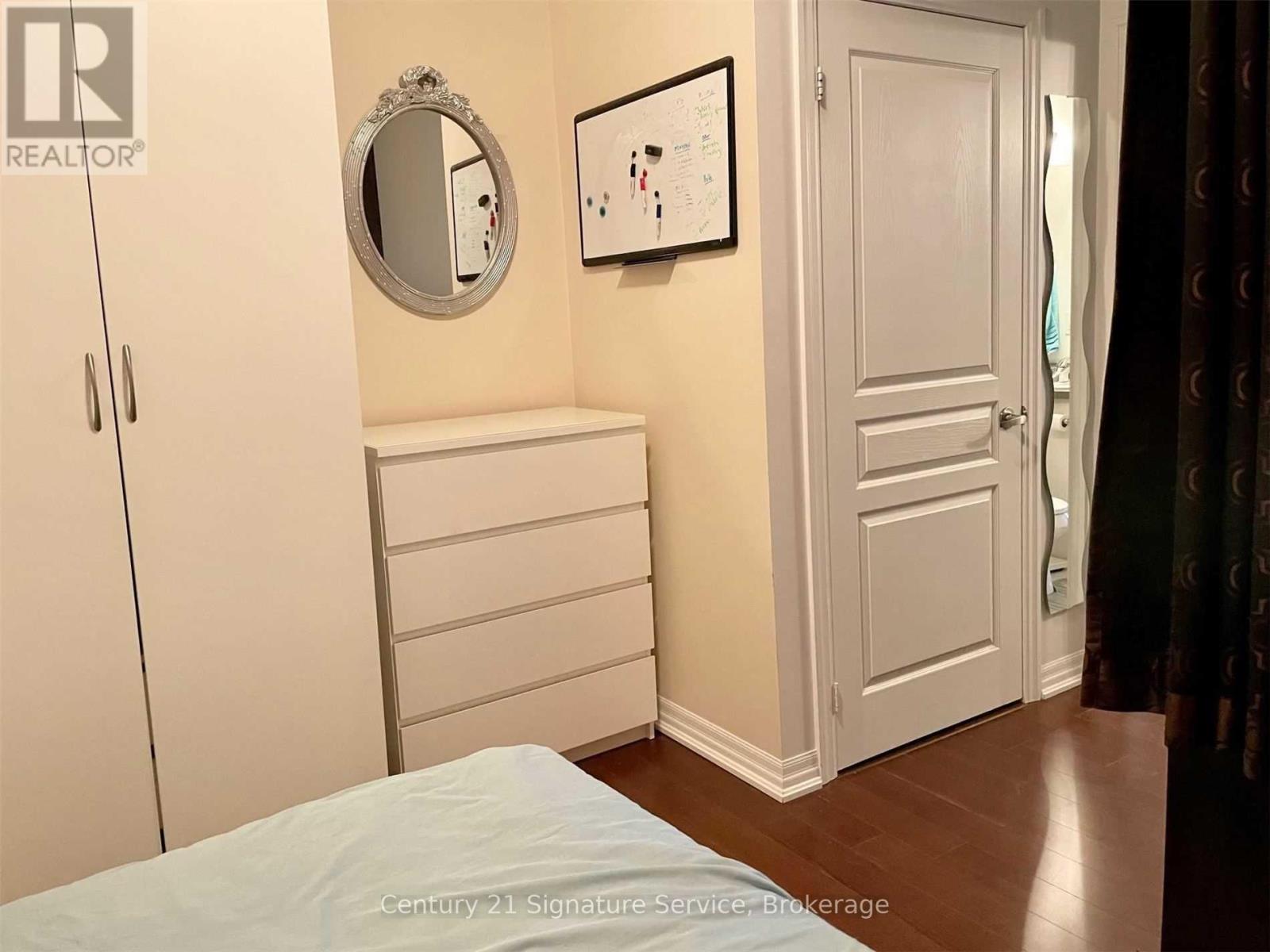 1606 - 223 Webb Drive, Mississauga, Ontario  L5B 0E8 - Photo 17 - W12843312