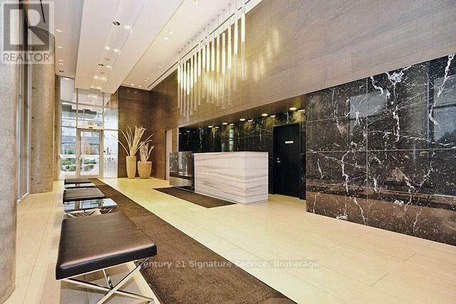 1606 - 223 Webb Drive, Mississauga, Ontario  L5B 0E8 - Photo 4 - W12843312