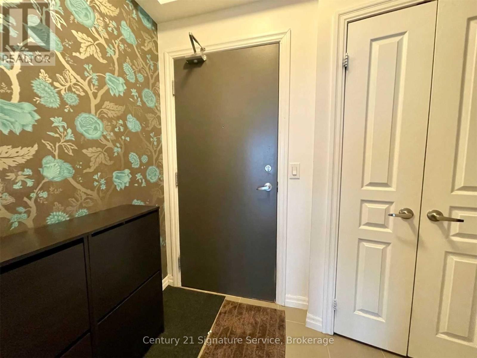 1606 - 223 Webb Drive, Mississauga, Ontario  L5B 0E8 - Photo 6 - W12843312