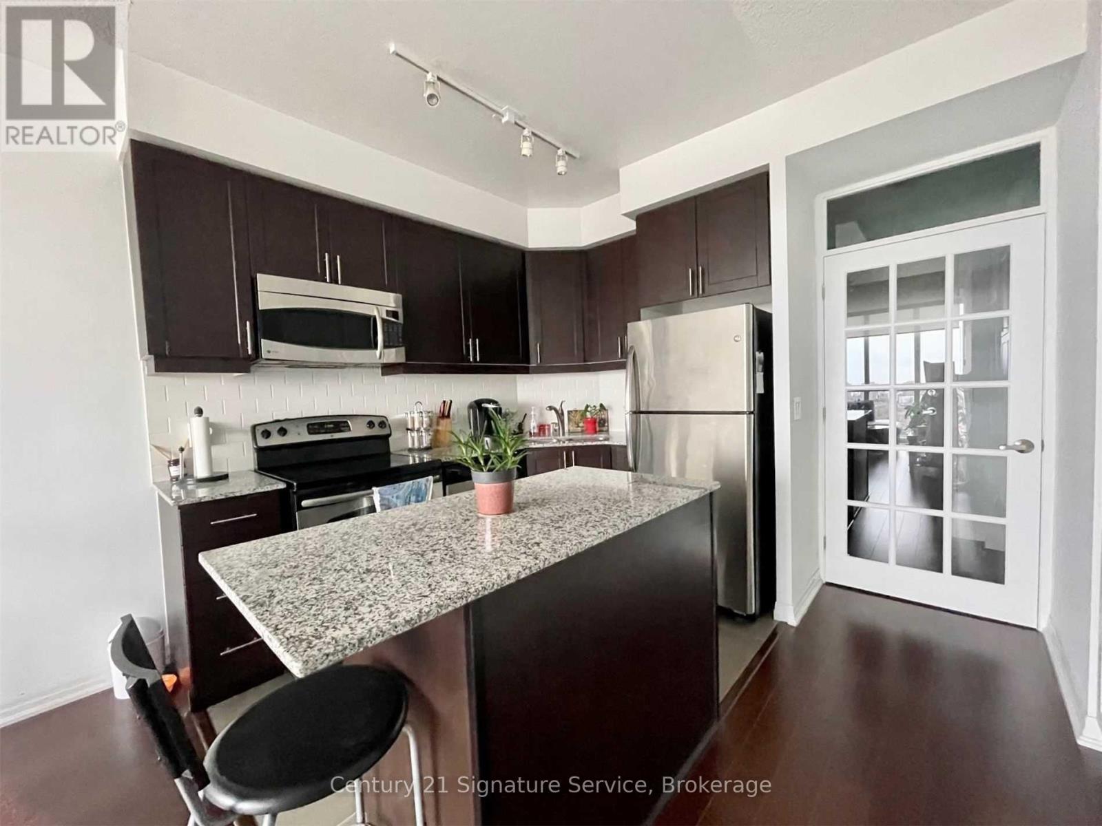 1606 - 223 Webb Drive, Mississauga, Ontario  L5B 0E8 - Photo 7 - W12843312