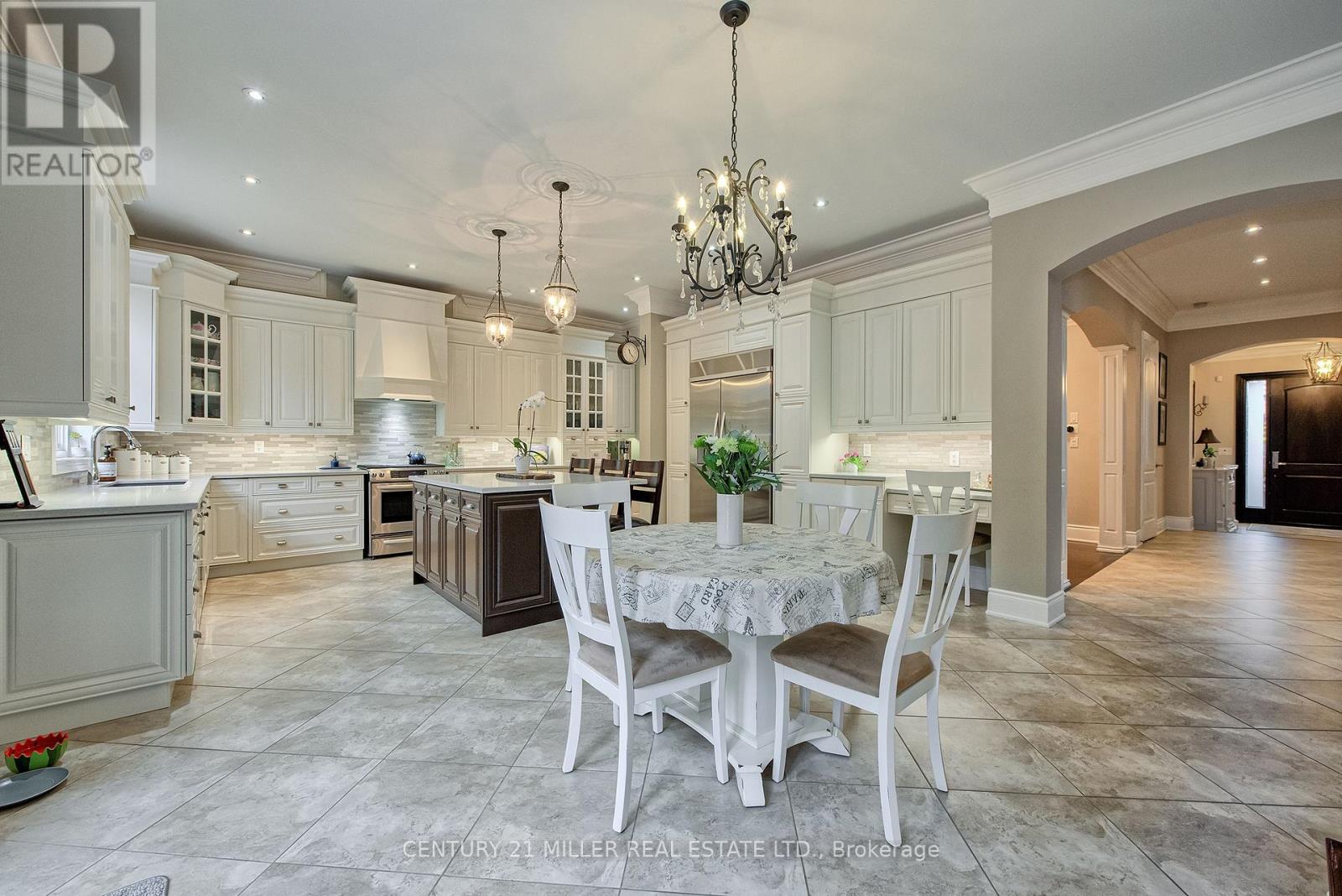 2334 Rideau Drive, Oakville, Ontario  L6H 7R6 - Photo 10 - W12843322