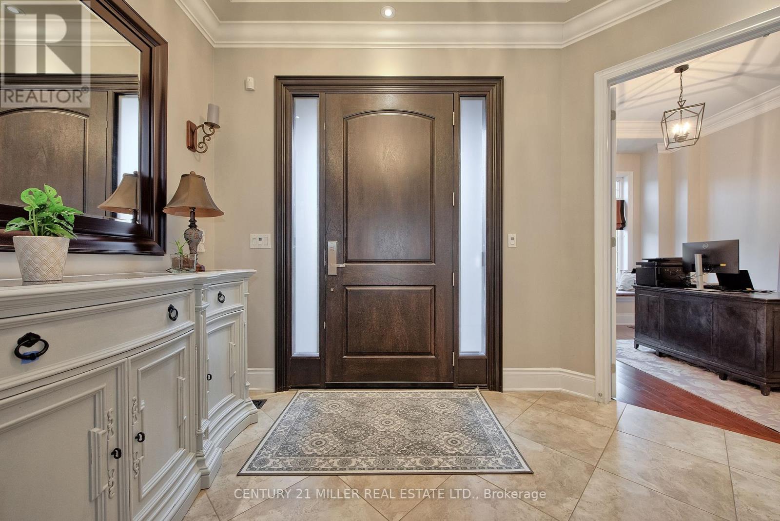 2334 Rideau Drive, Oakville, Ontario  L6H 7R6 - Photo 3 - W12843322