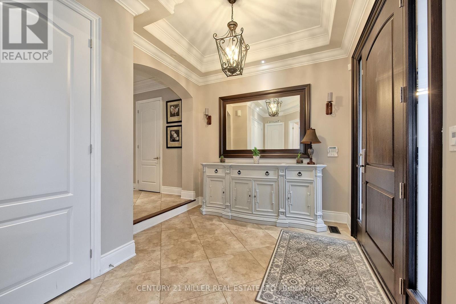 2334 Rideau Drive, Oakville, Ontario  L6H 7R6 - Photo 4 - W12843322