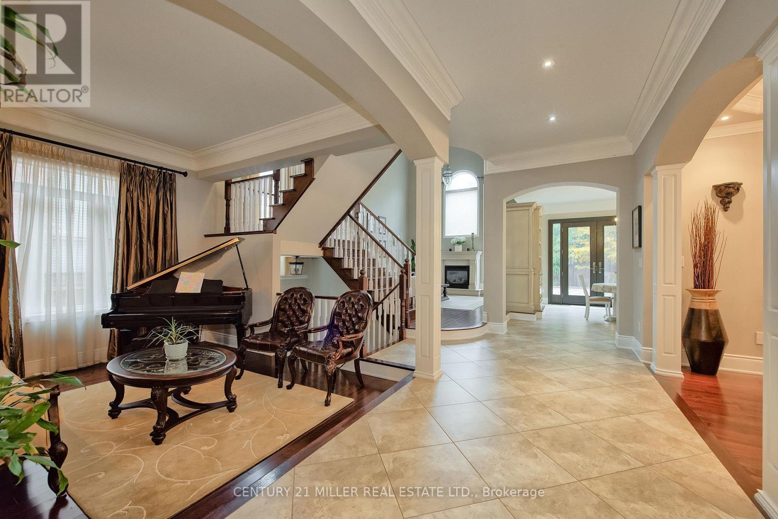 2334 Rideau Drive, Oakville, Ontario  L6H 7R6 - Photo 6 - W12843322