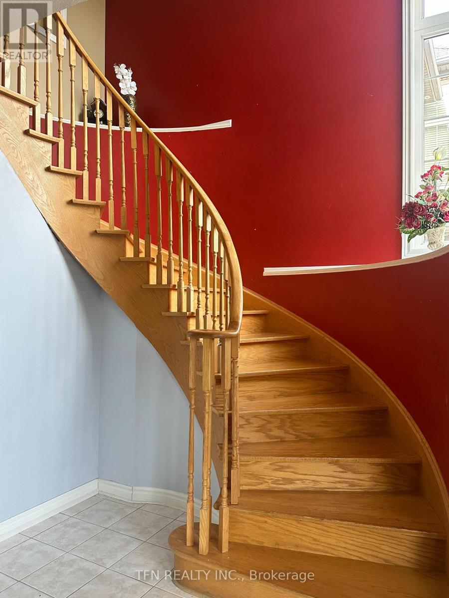 12 Whitepoppy Drive N, Brampton, Ontario  L7A 0L8 - Photo 13 - W12843380