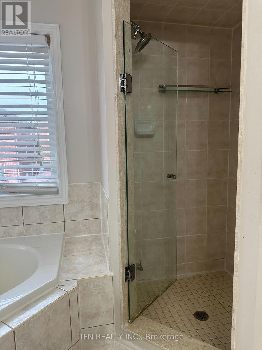 12 Whitepoppy Drive N, Brampton, Ontario  L7A 0L8 - Photo 8 - W12843380