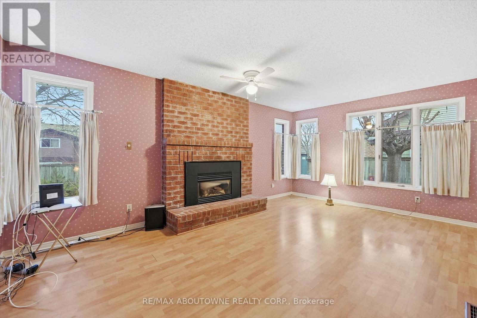 2115 Upland Drive, Burlington, Ontario  L7M 2Z2 - Photo 10 - W12843412