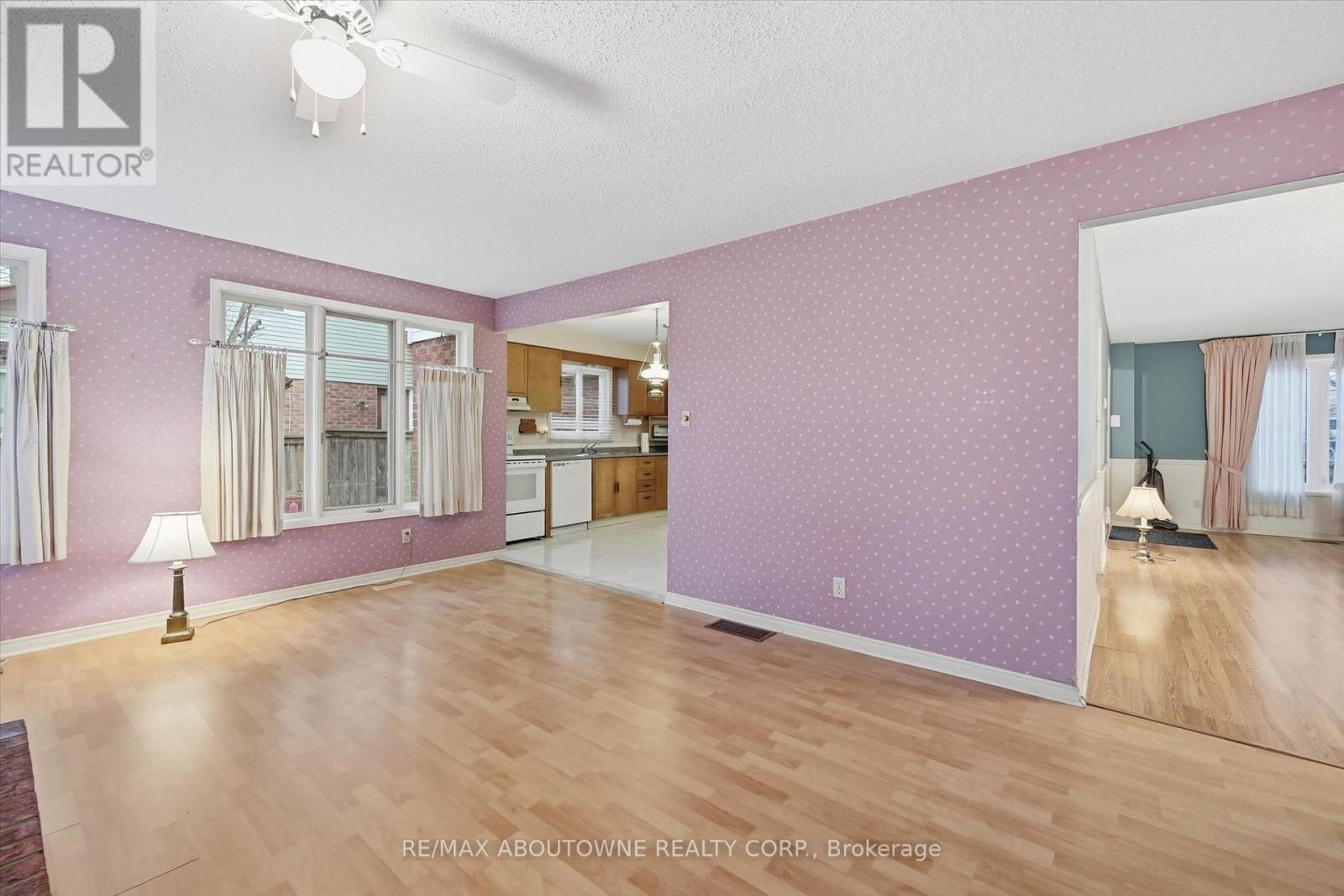 2115 Upland Drive, Burlington, Ontario  L7M 2Z2 - Photo 11 - W12843412