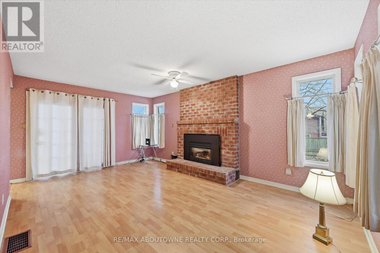 2115 Upland Drive, Burlington, Ontario  L7M 2Z2 - Photo 12 - W12843412