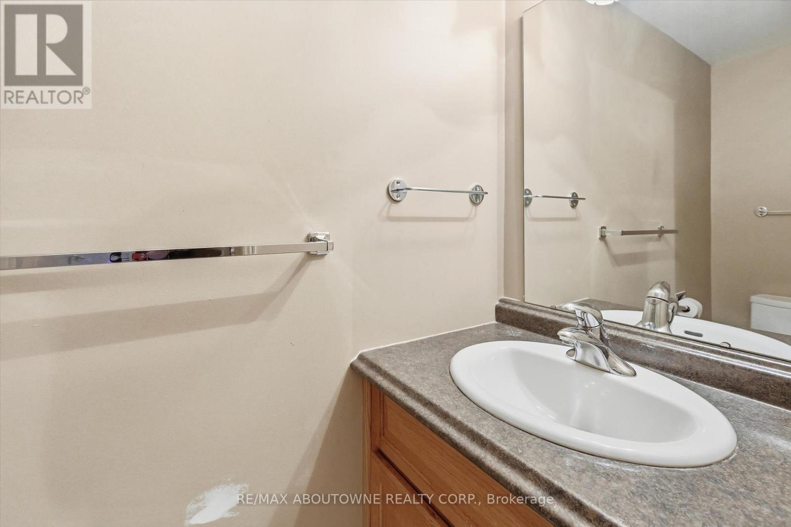 2115 Upland Drive, Burlington, Ontario  L7M 2Z2 - Photo 17 - W12843412