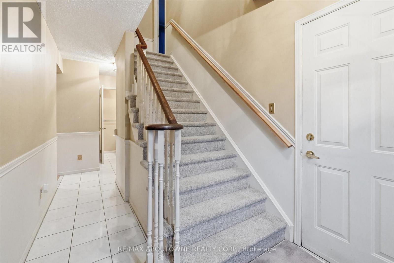 2115 Upland Drive, Burlington, Ontario  L7M 2Z2 - Photo 18 - W12843412