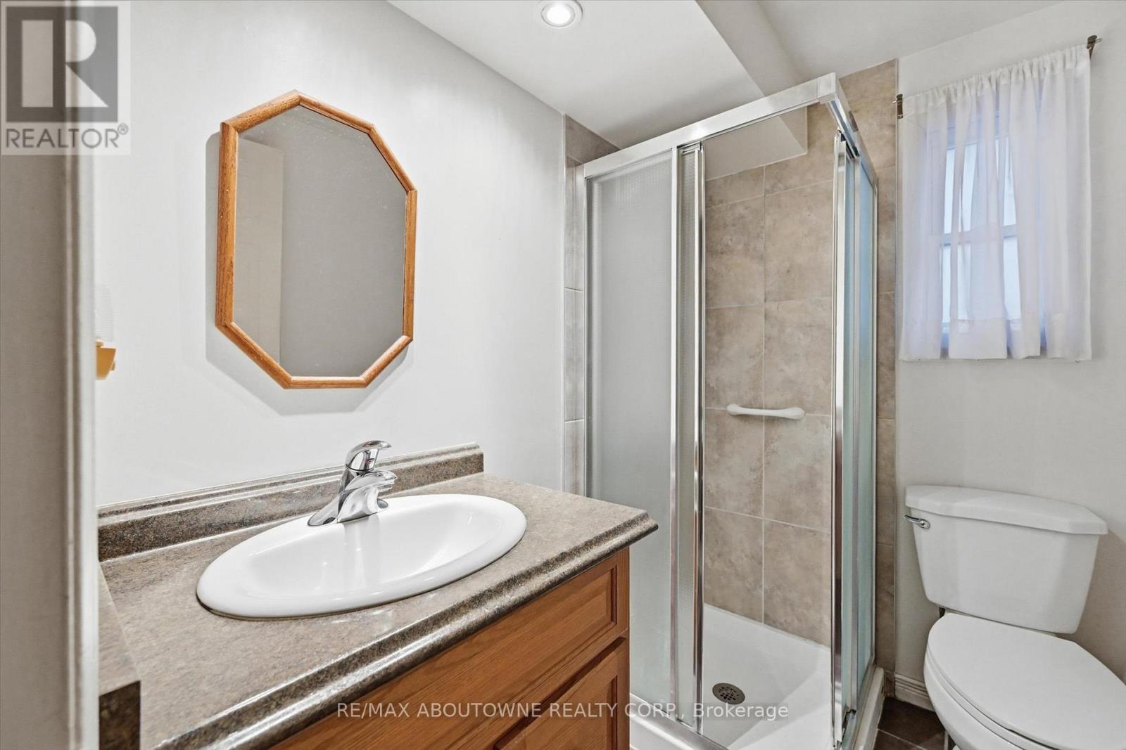 2115 Upland Drive, Burlington, Ontario  L7M 2Z2 - Photo 23 - W12843412