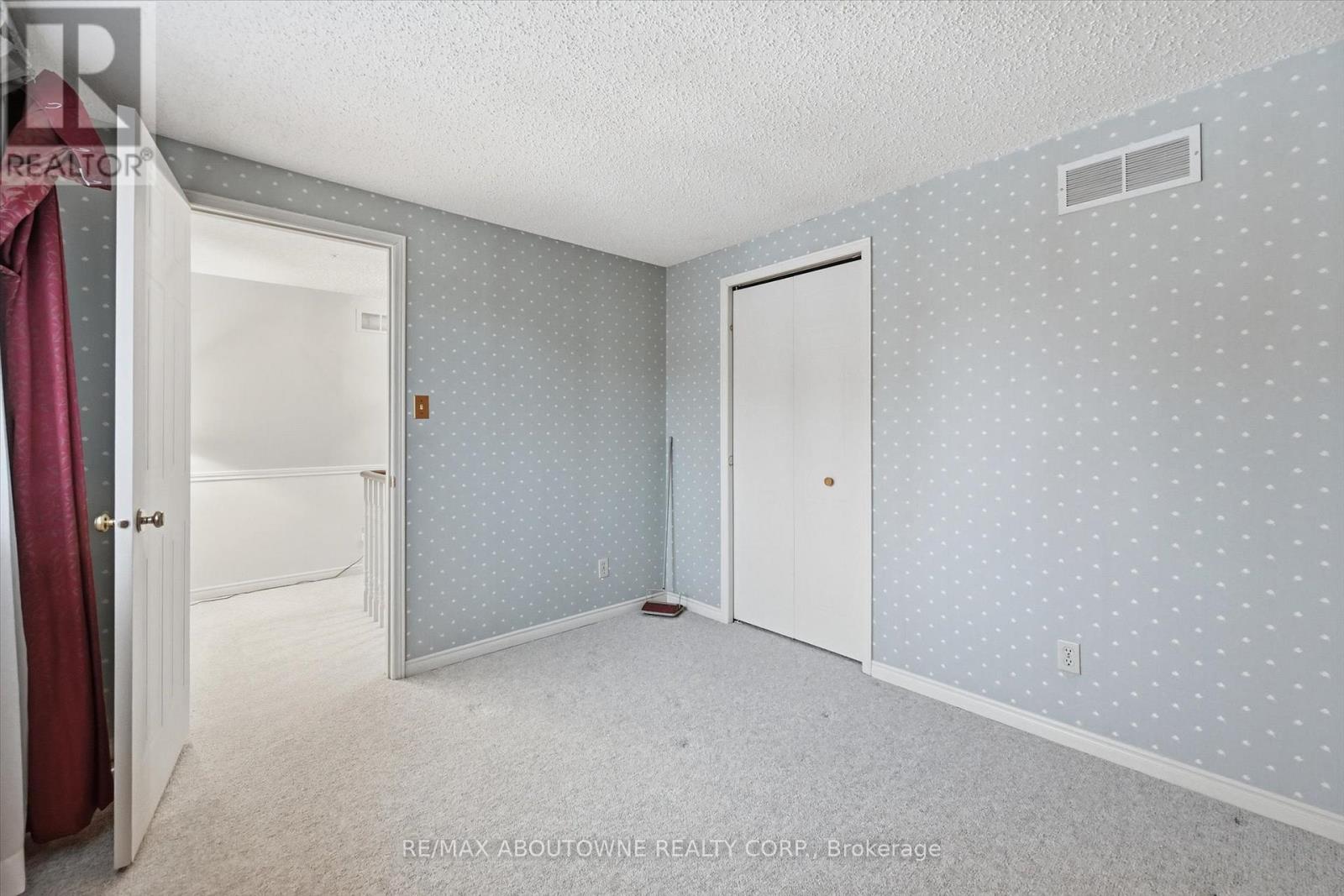 2115 Upland Drive, Burlington, Ontario  L7M 2Z2 - Photo 26 - W12843412