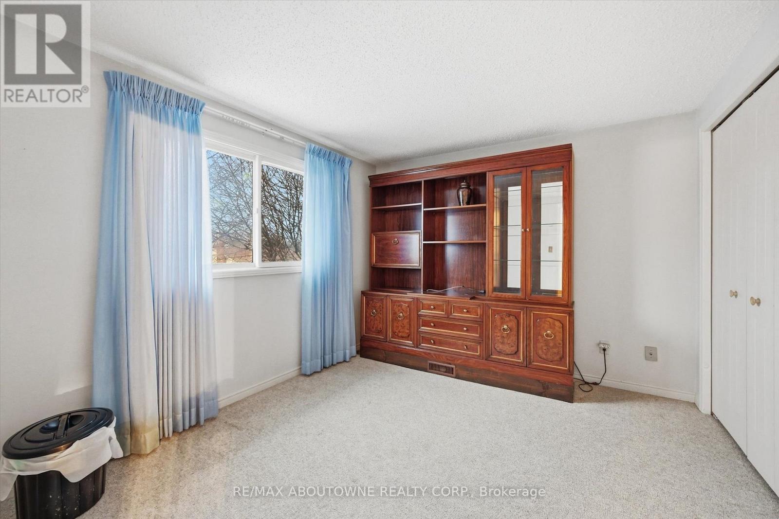 2115 Upland Drive, Burlington, Ontario  L7M 2Z2 - Photo 27 - W12843412