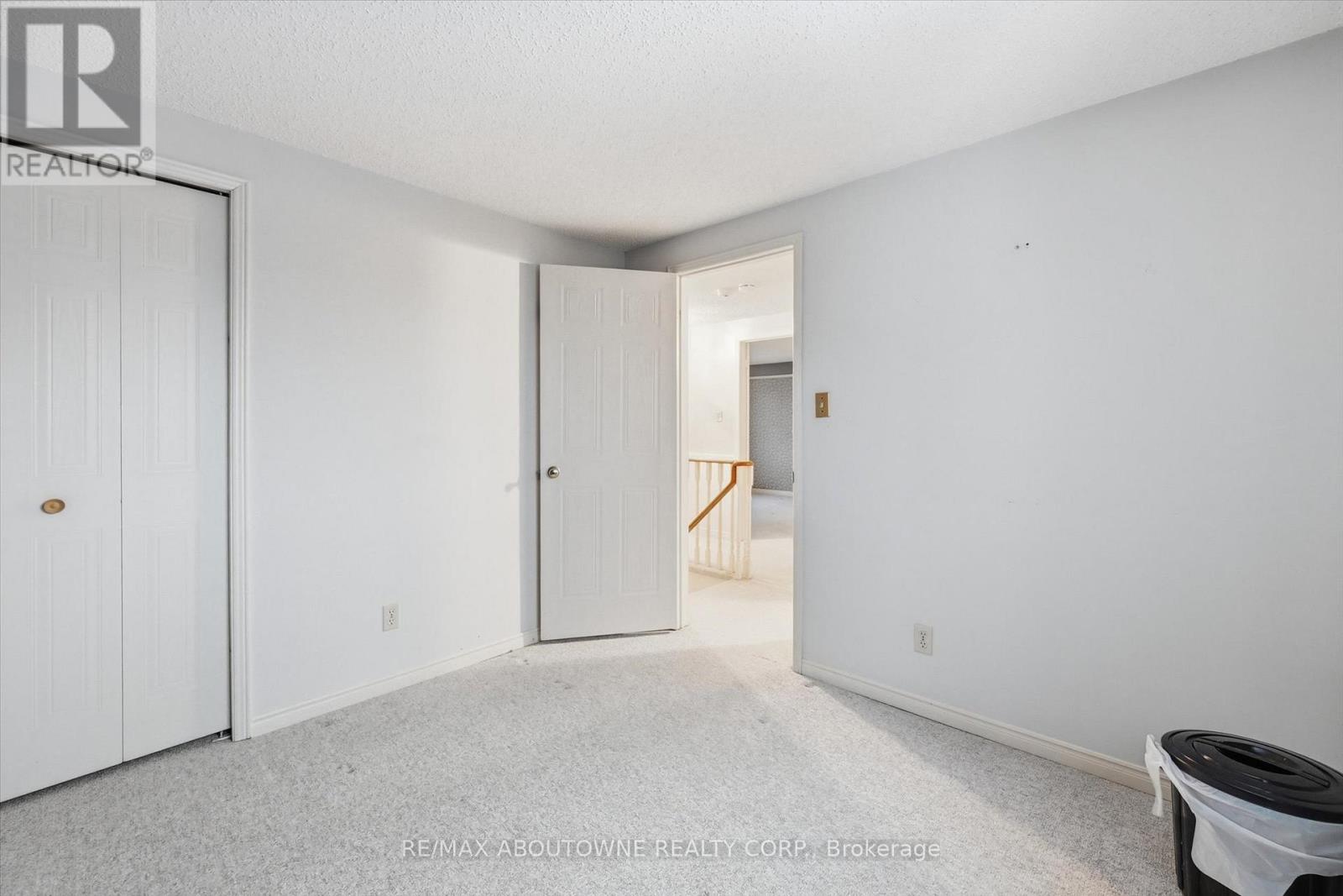 2115 Upland Drive, Burlington, Ontario  L7M 2Z2 - Photo 29 - W12843412