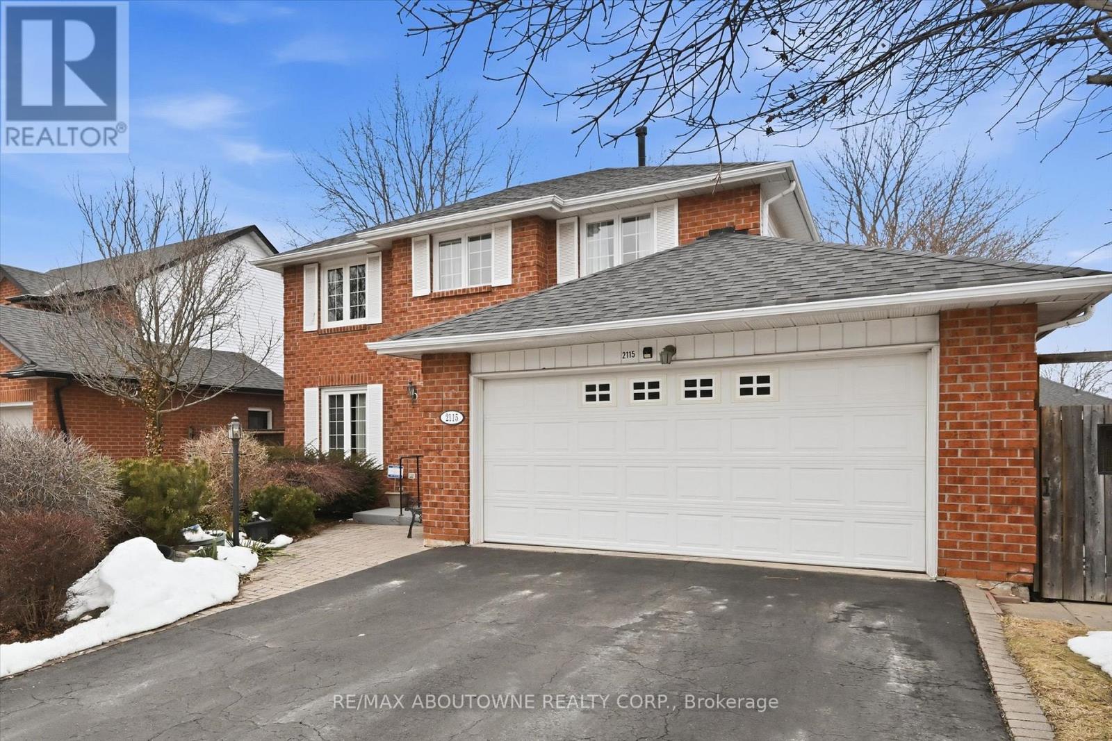 2115 Upland Drive, Burlington, Ontario  L7M 2Z2 - Photo 3 - W12843412