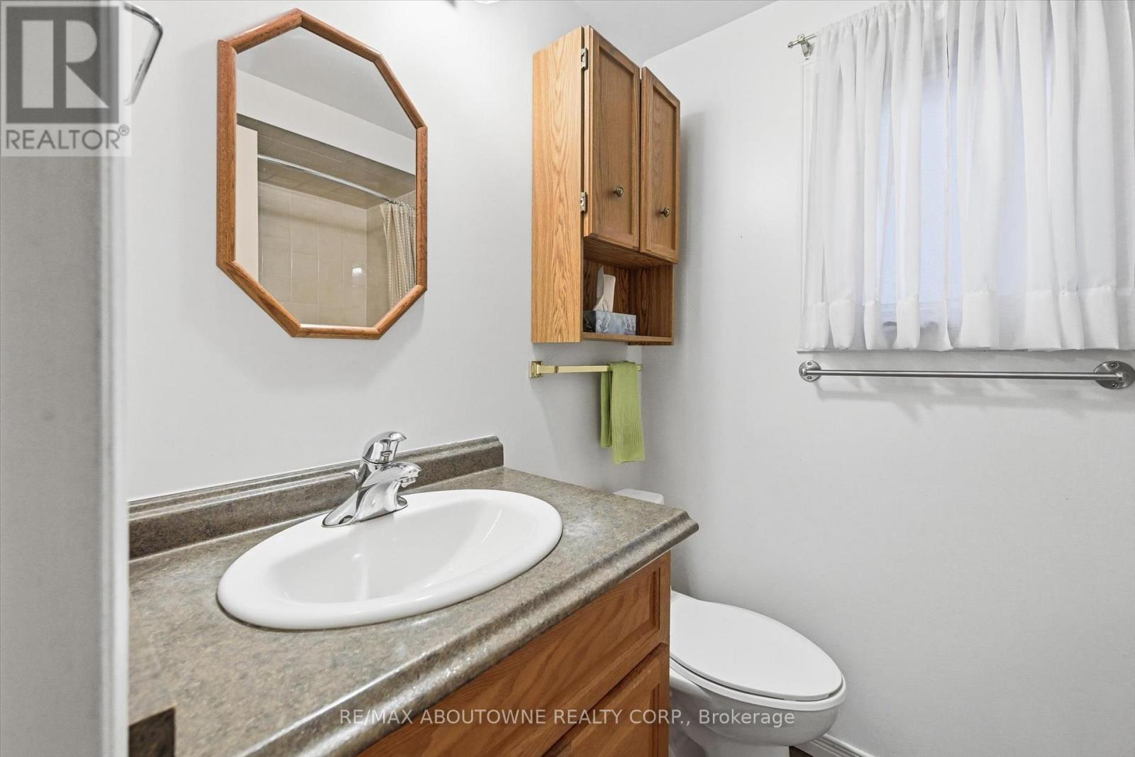 2115 Upland Drive, Burlington, Ontario  L7M 2Z2 - Photo 30 - W12843412