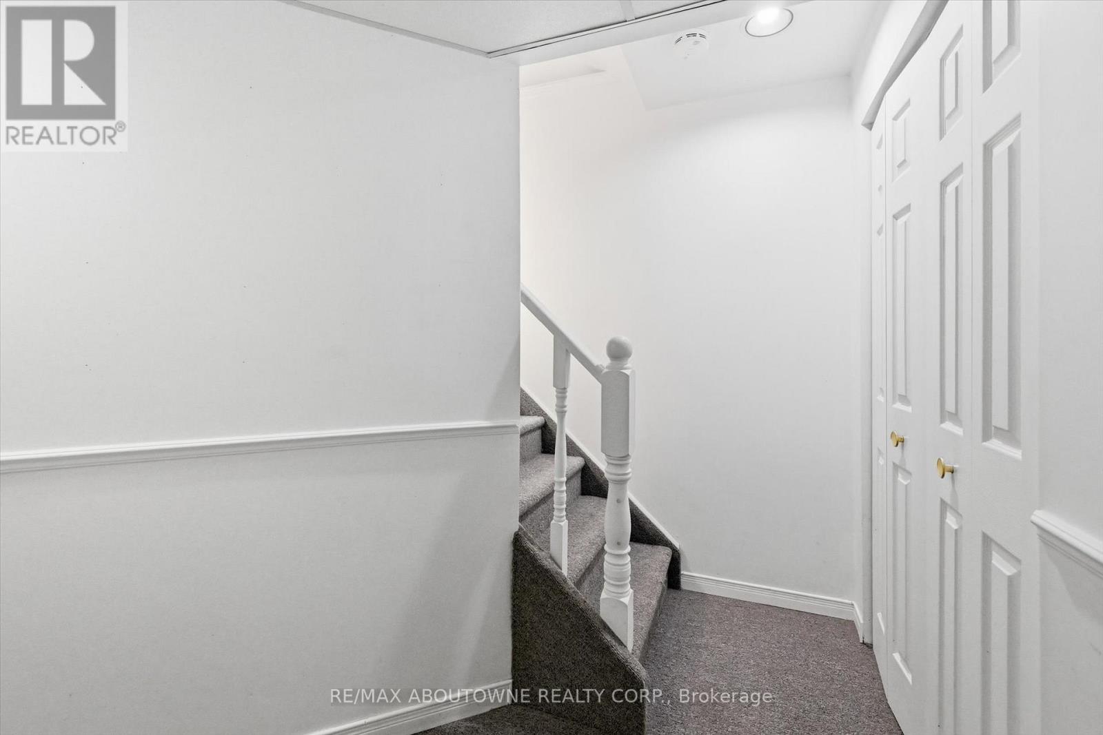 2115 Upland Drive, Burlington, Ontario  L7M 2Z2 - Photo 31 - W12843412