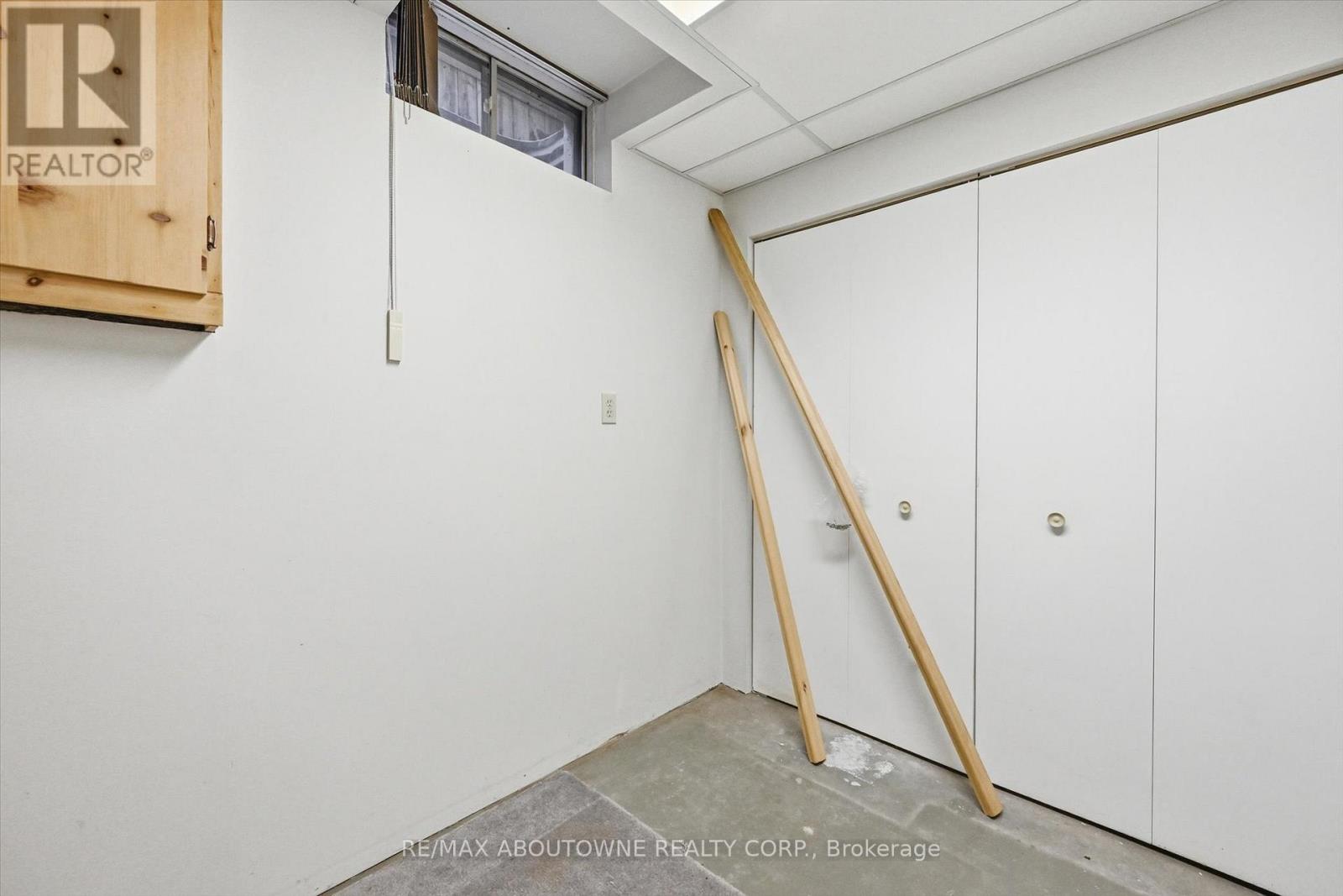 2115 Upland Drive, Burlington, Ontario  L7M 2Z2 - Photo 32 - W12843412