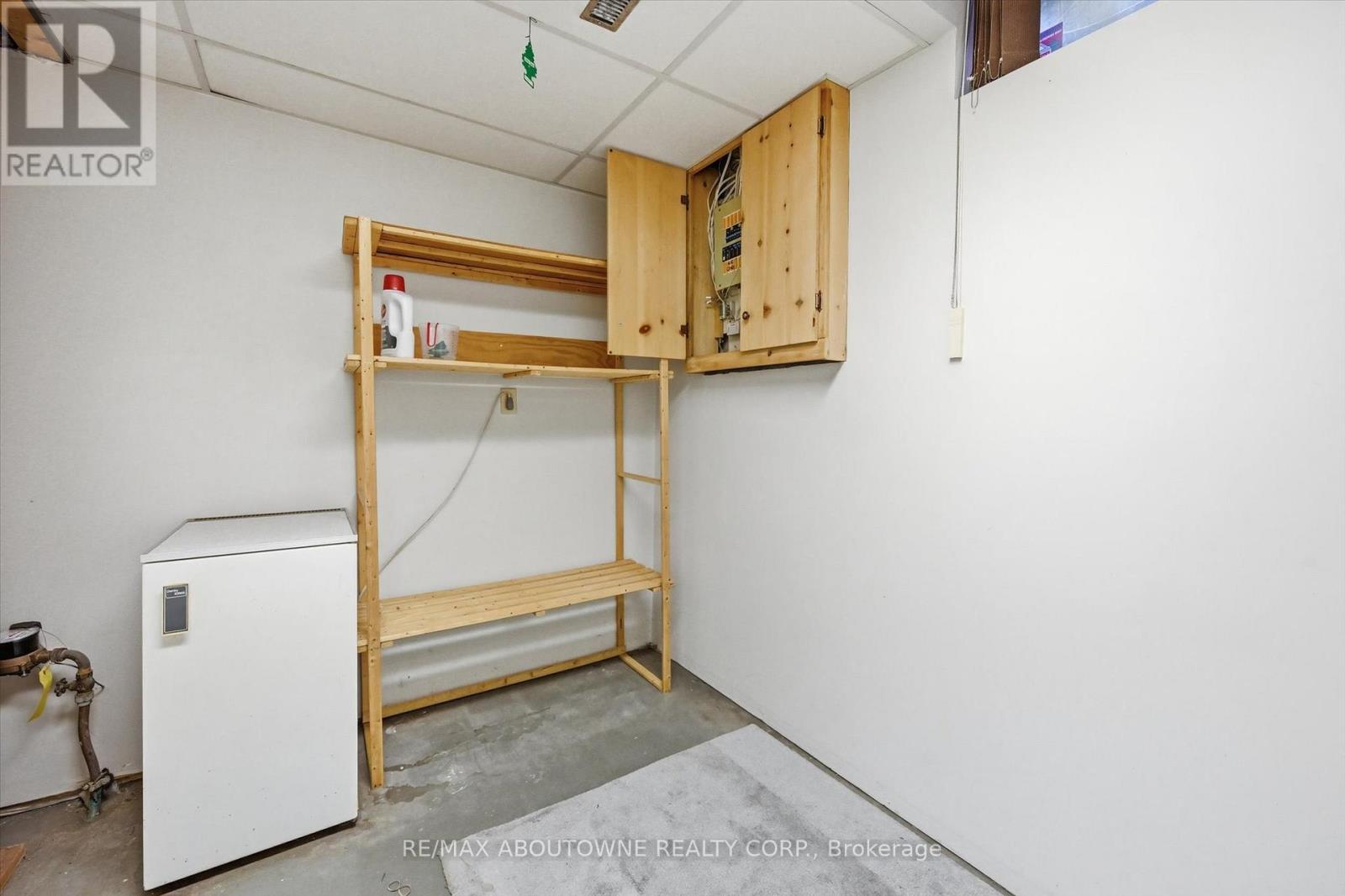 2115 Upland Drive, Burlington, Ontario  L7M 2Z2 - Photo 33 - W12843412