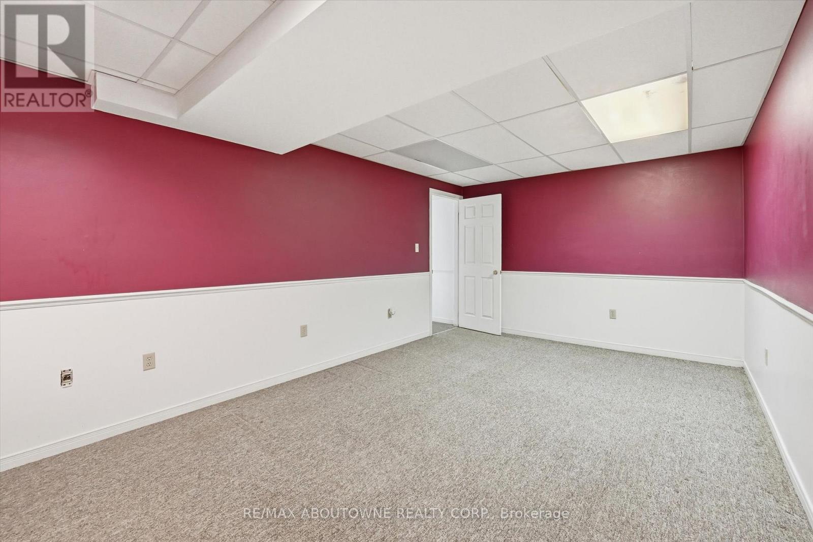 2115 Upland Drive, Burlington, Ontario  L7M 2Z2 - Photo 36 - W12843412