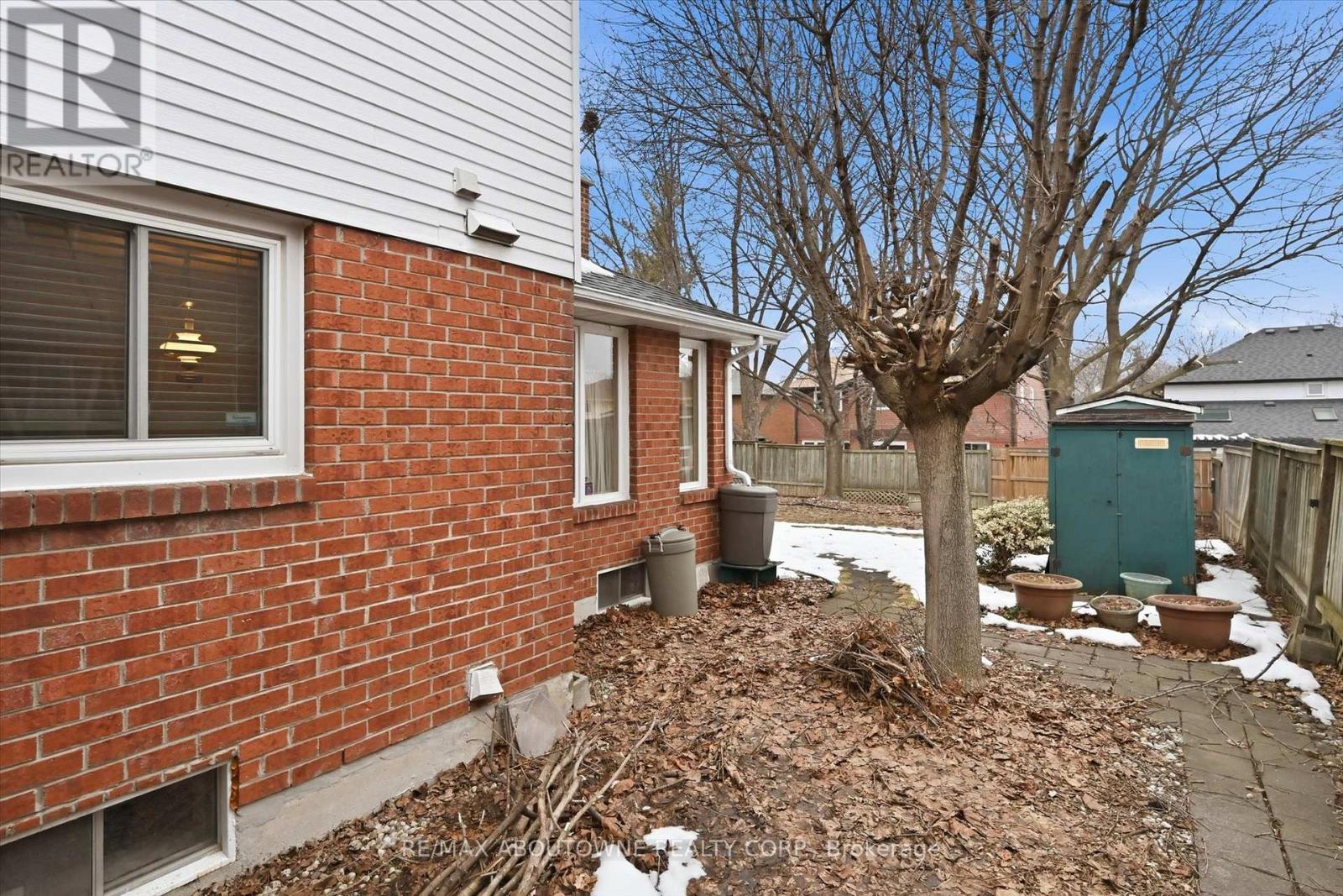 2115 Upland Drive, Burlington, Ontario  L7M 2Z2 - Photo 41 - W12843412